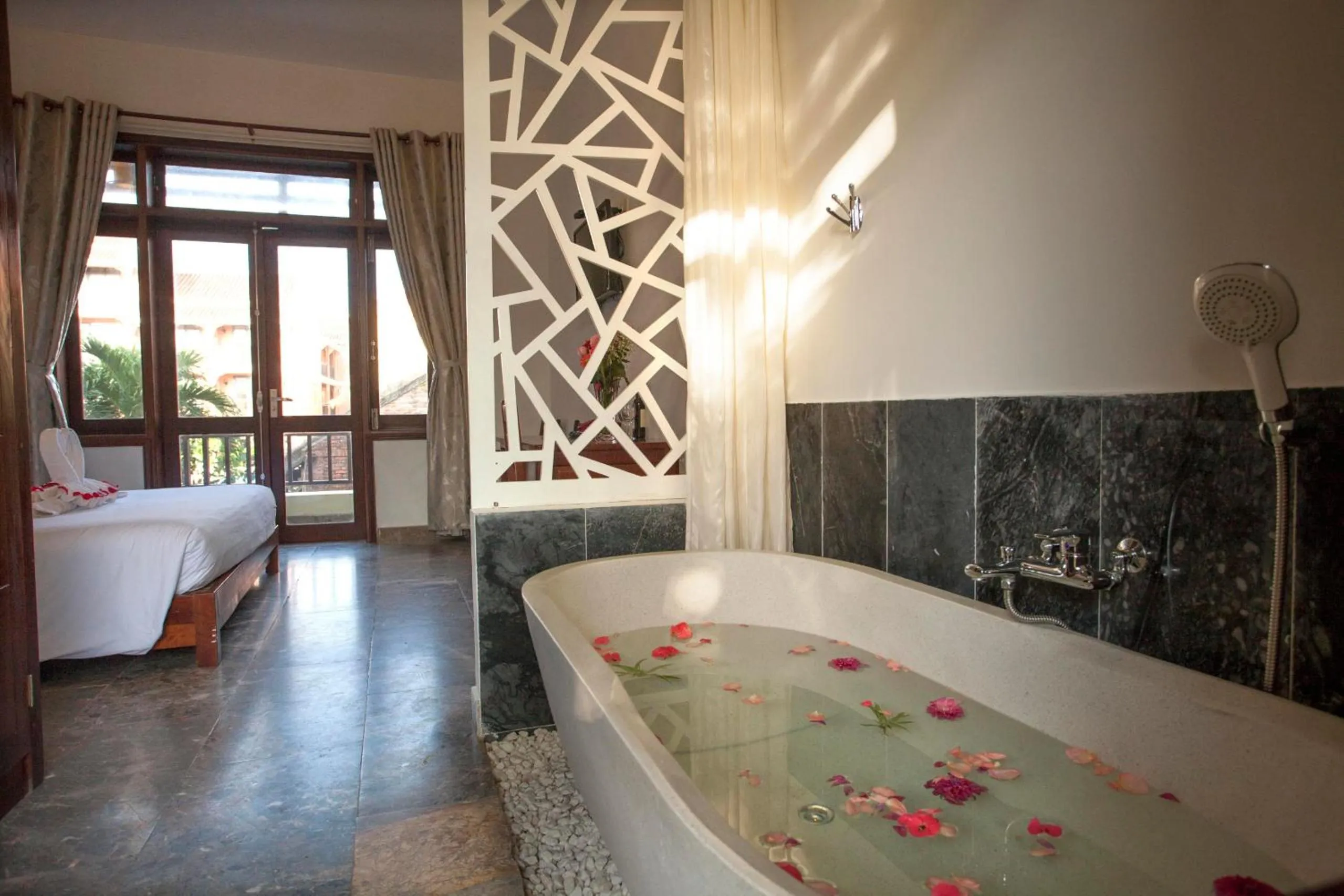 Bath in Hoi An TNT Villa