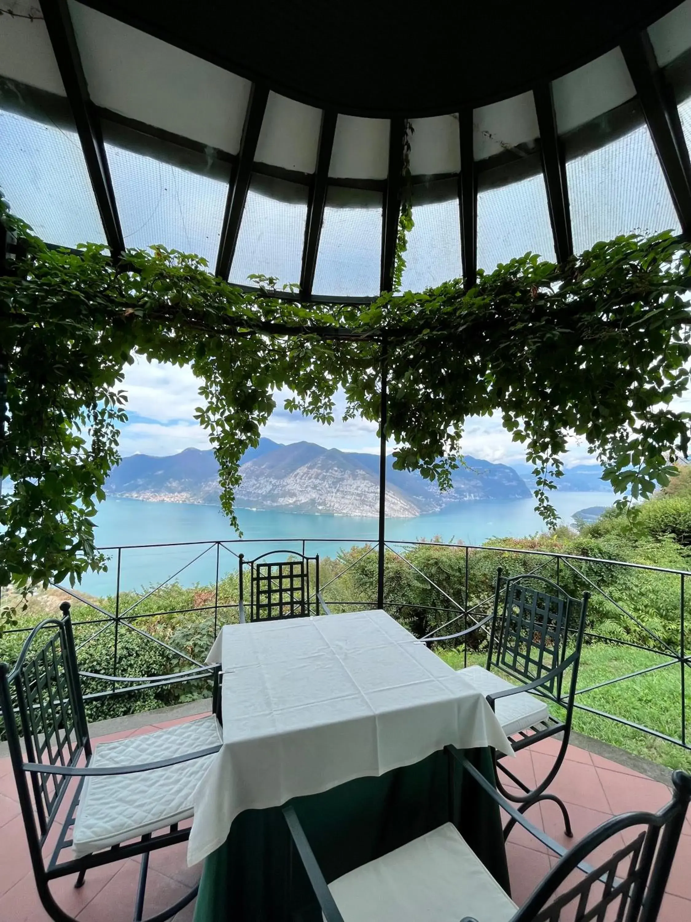 Suite with Lake View in Relais I Due Roccoli Suite with Lake View in Relais I Due Roccoli