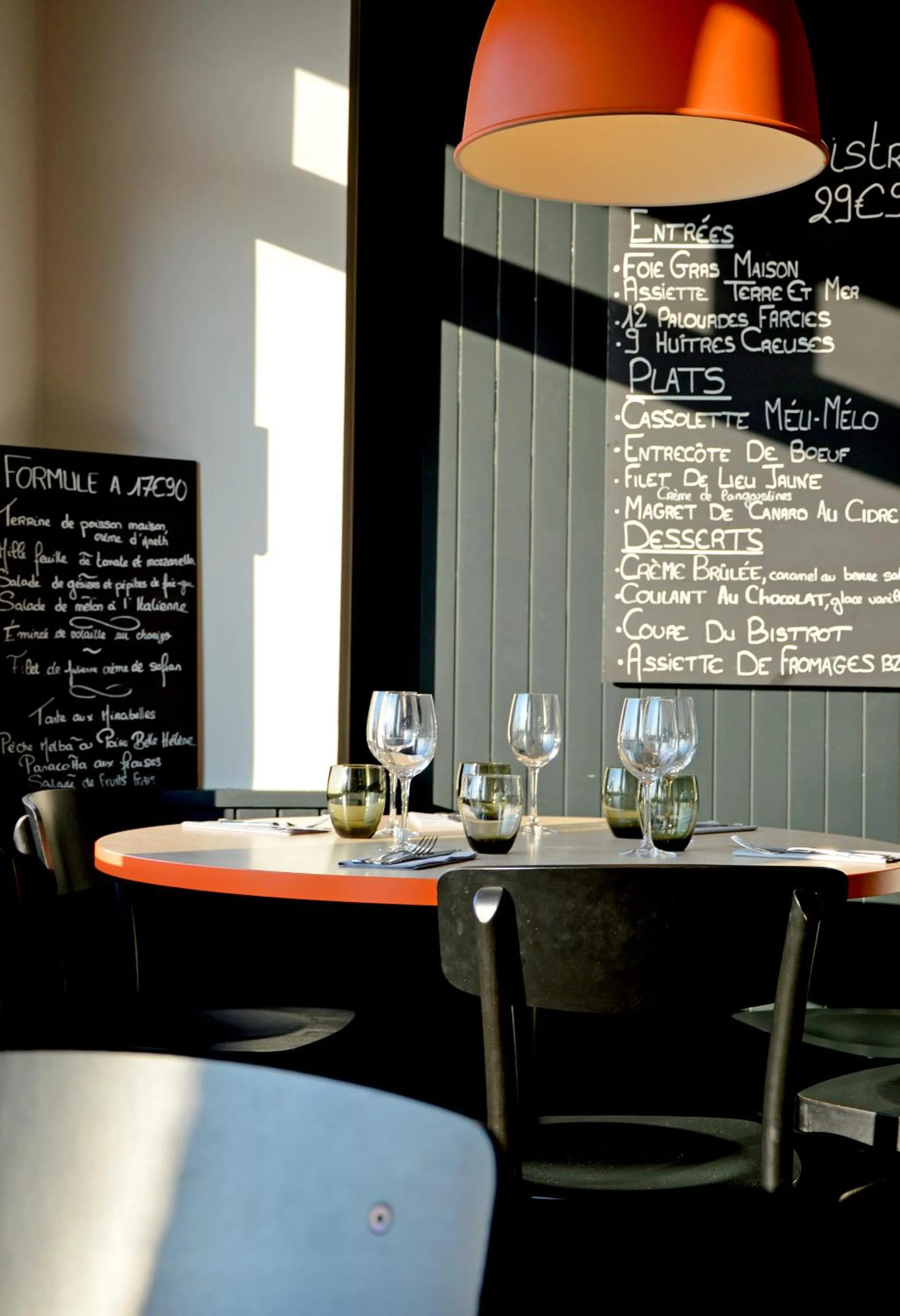 Restaurant/places to eat in Logis Hotel Du Port