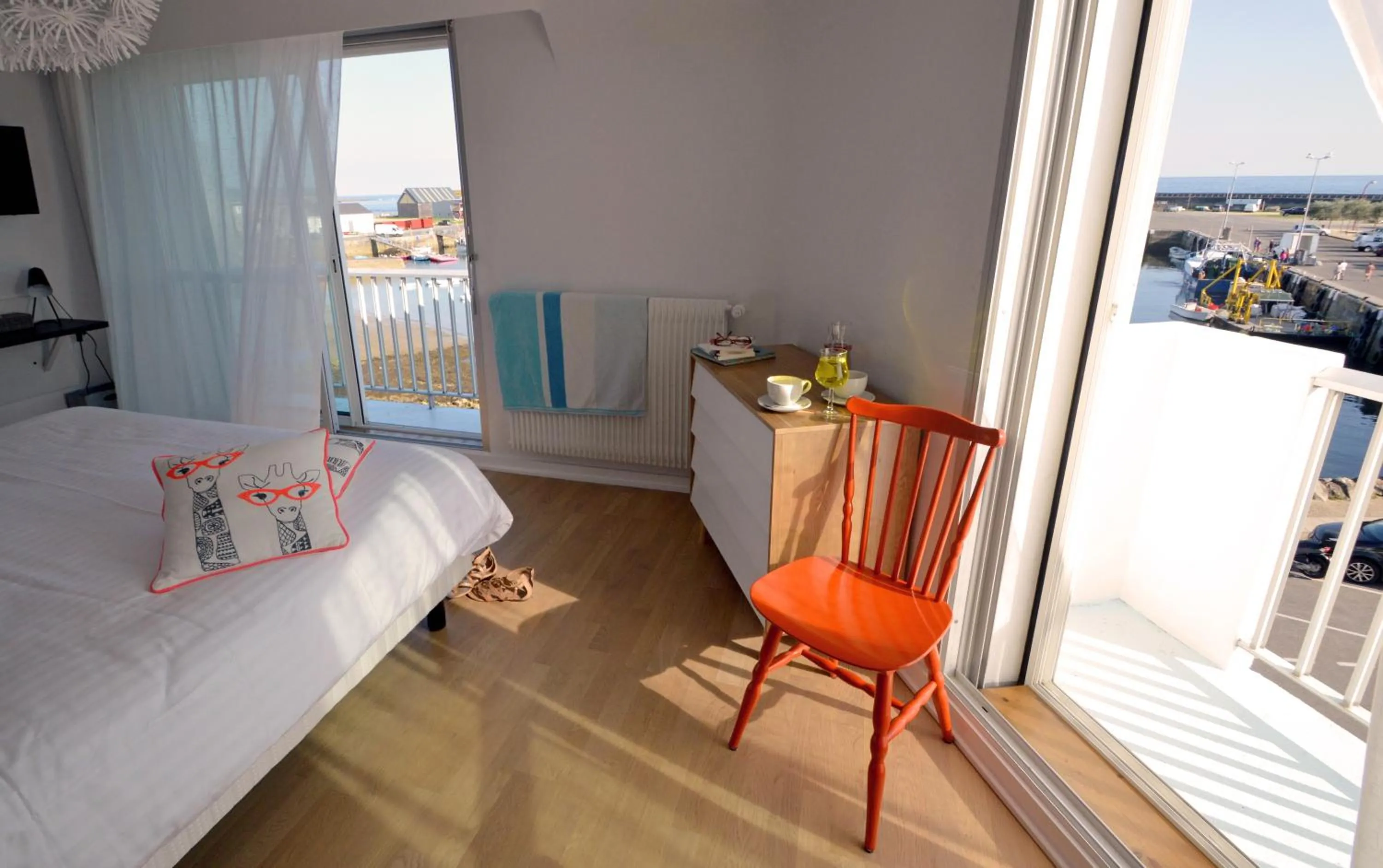 Balcony/Terrace, Bed in Logis Hotel Du Port