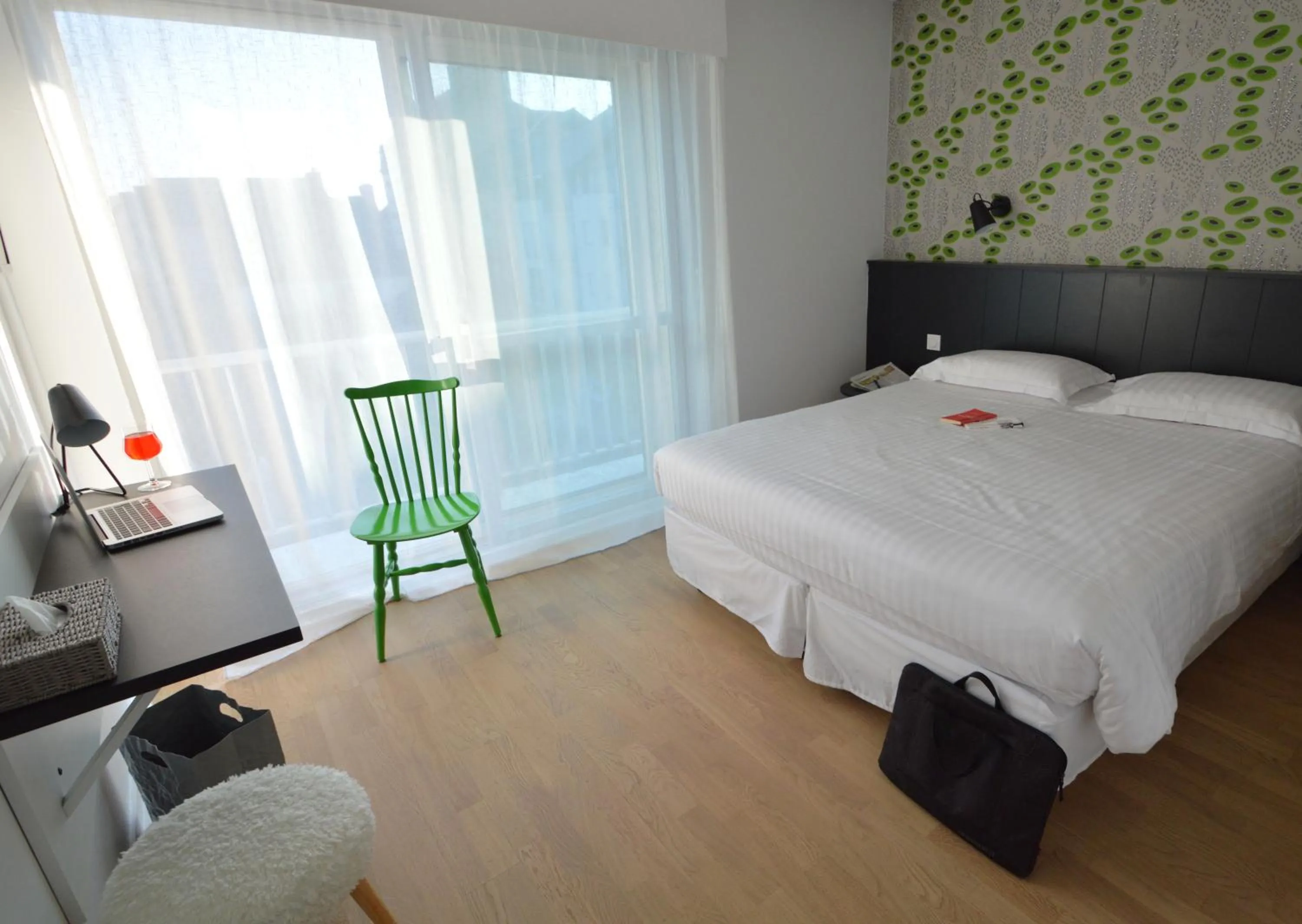 Bedroom, Bed in Logis Hotel Du Port