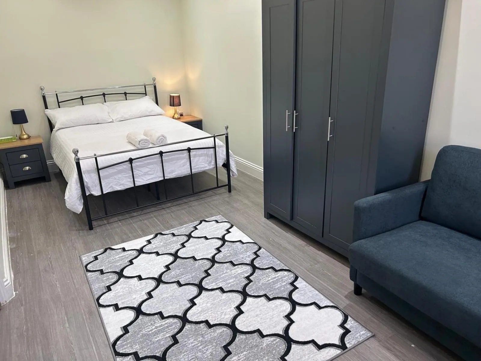 Bedroom, Bed in Tooting Stays