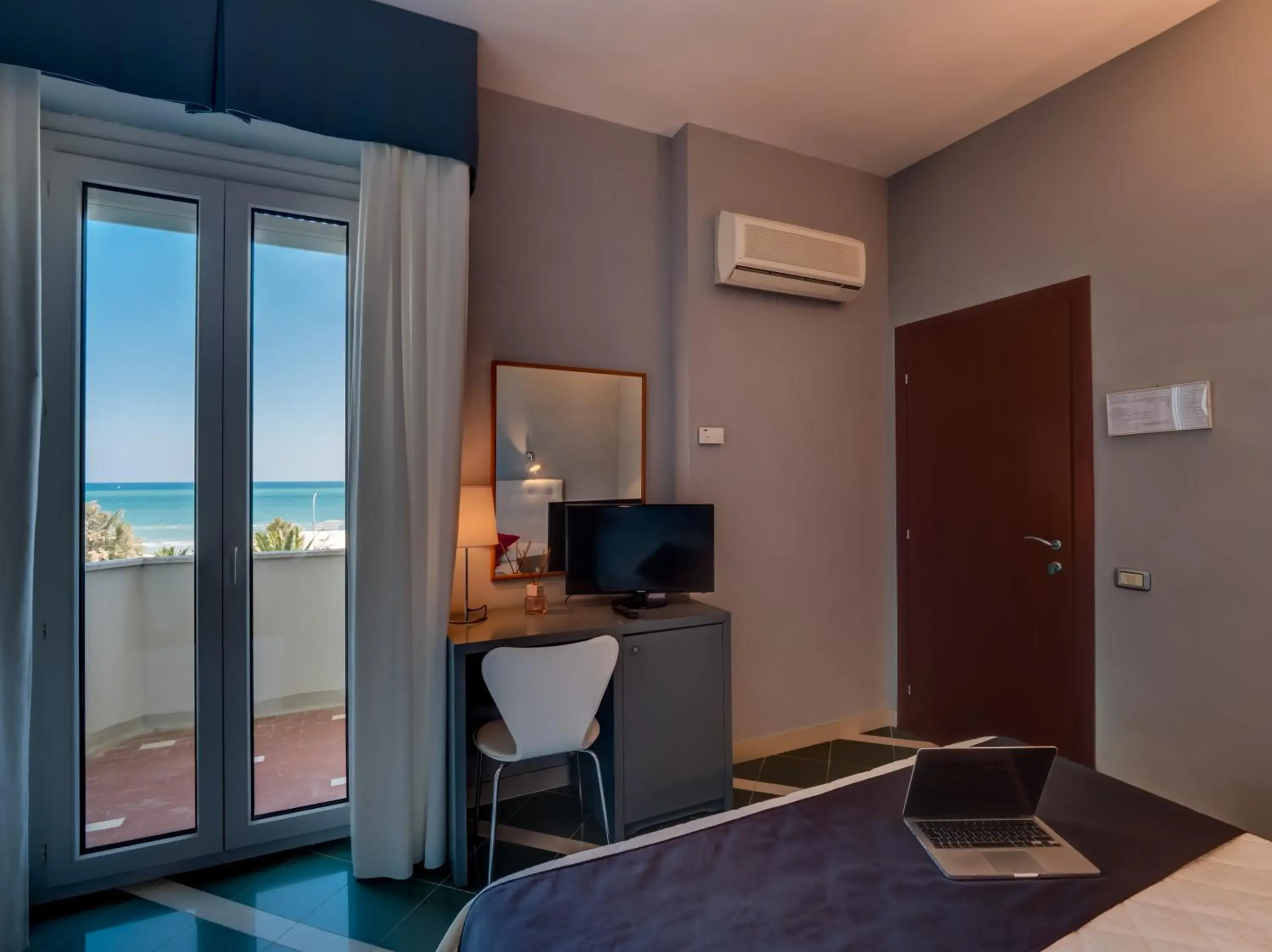 Double Room with Balcony and Partial Sea View in Hotel Metropol Double Room with Balcony and Partial Sea View in Hotel Metropol