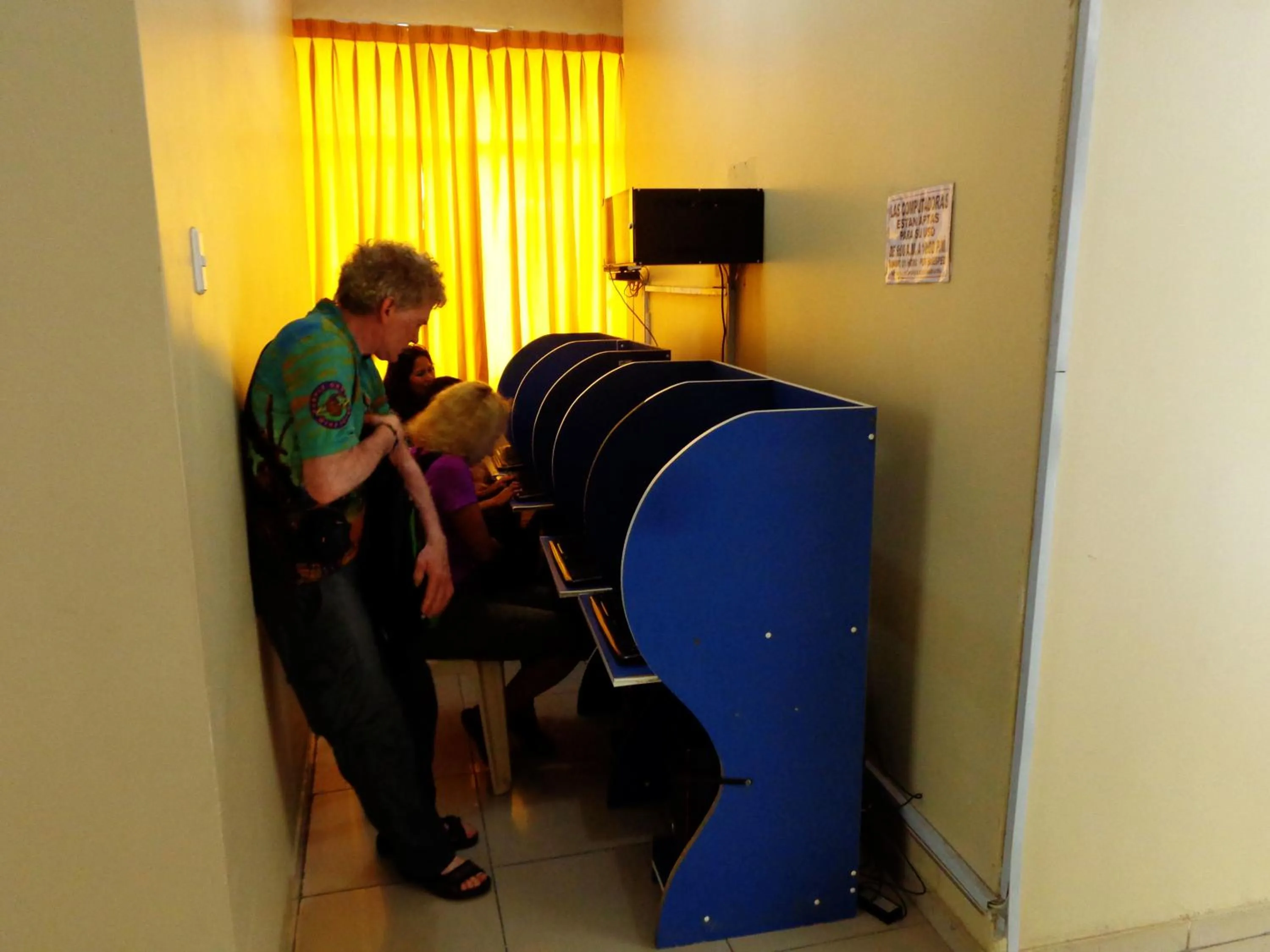 Communal lounge/ TV room in Hotel Colon Plaza