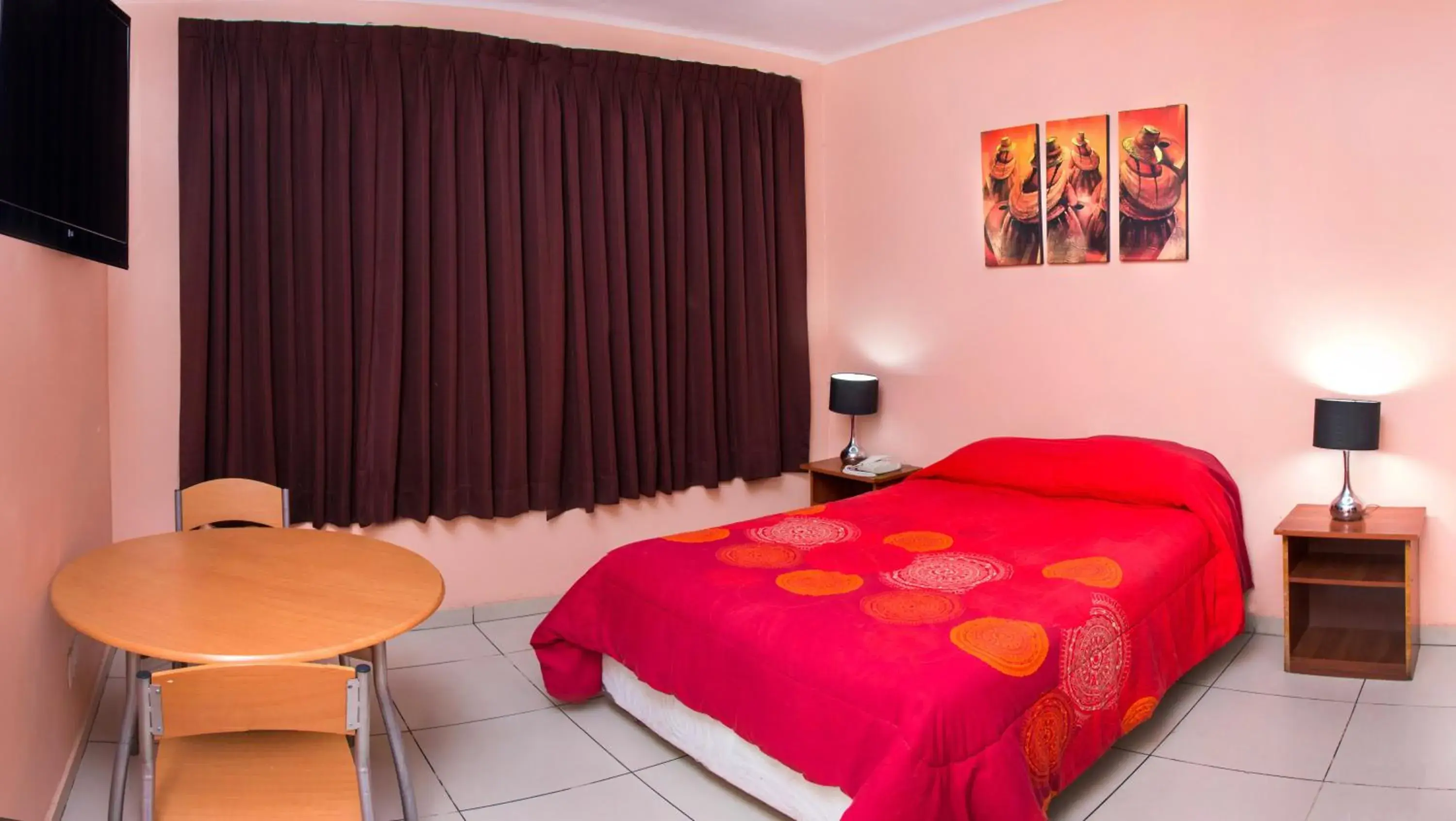 Deluxe Room (2 Adults + 1 Child) in Hotel Colon Plaza Deluxe Room (2 Adults + 1 Child) in Hotel Colon Plaza