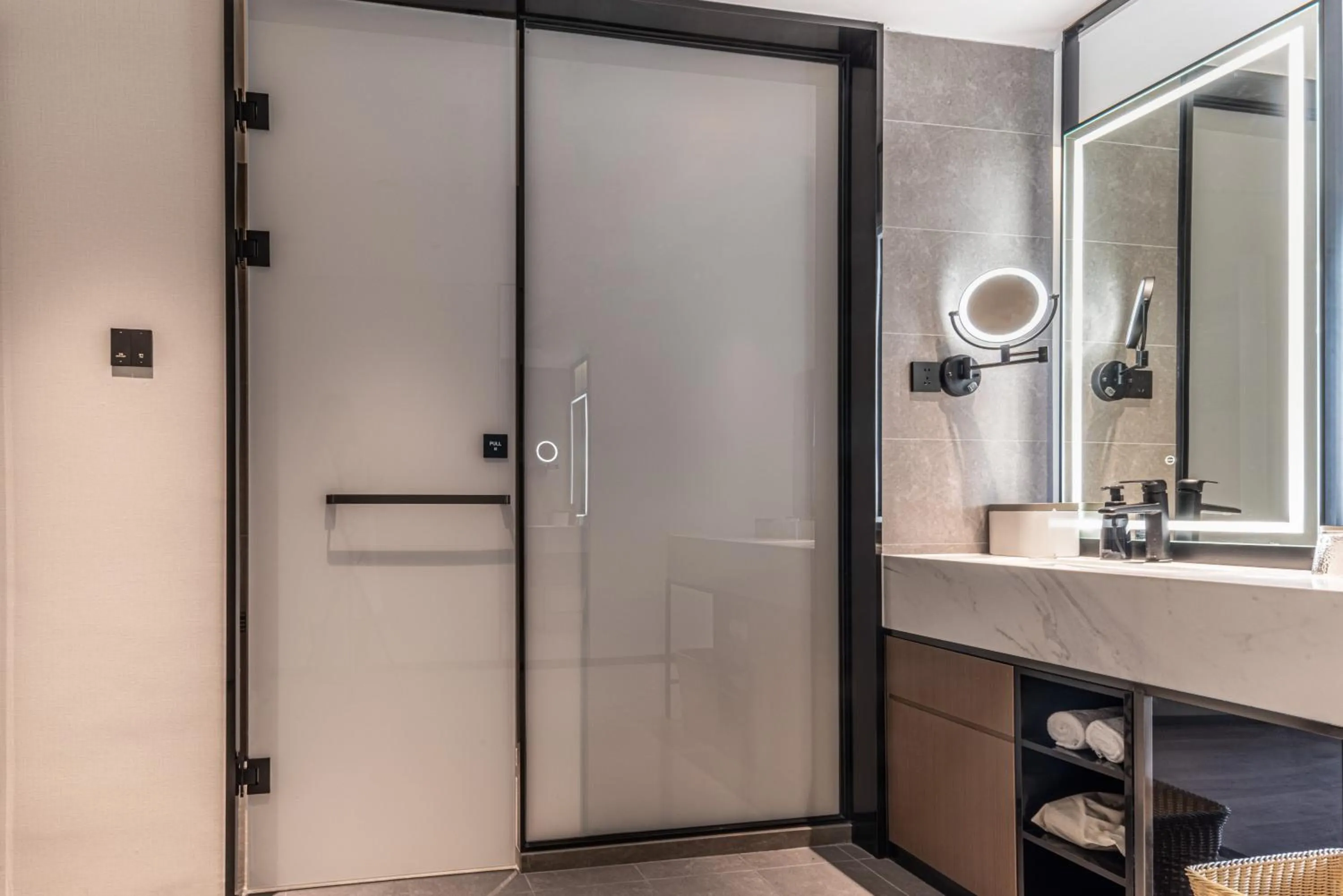 Shower in Atour Hotel Hangzhou Xiaoshan Airport Airport Town