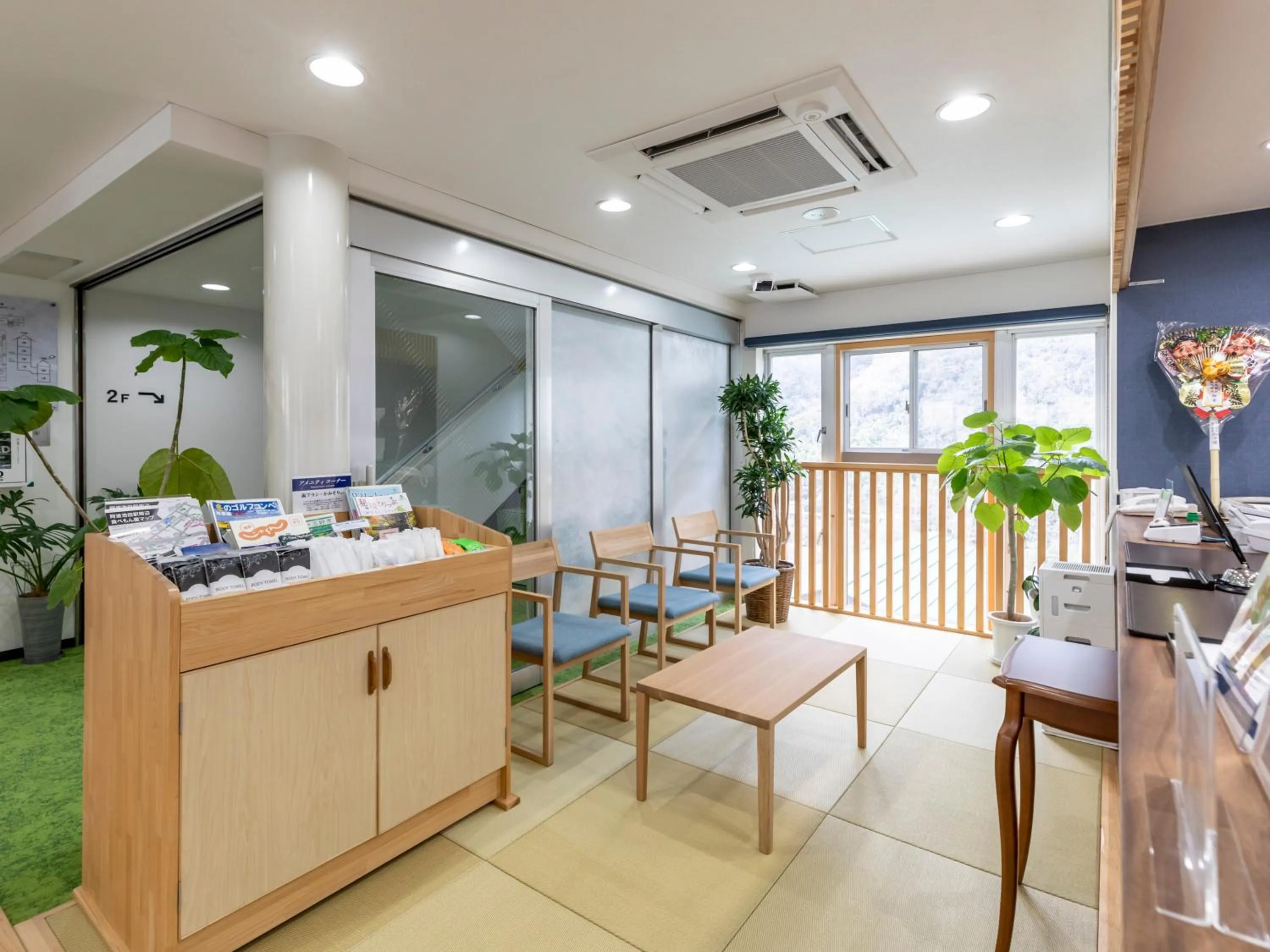 Lobby or reception in Business Hotel Awaikeda Eleven 2