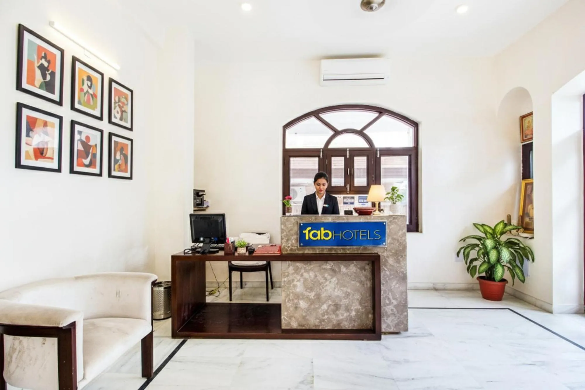 Lobby or reception in FabHotel Jaipur Villa