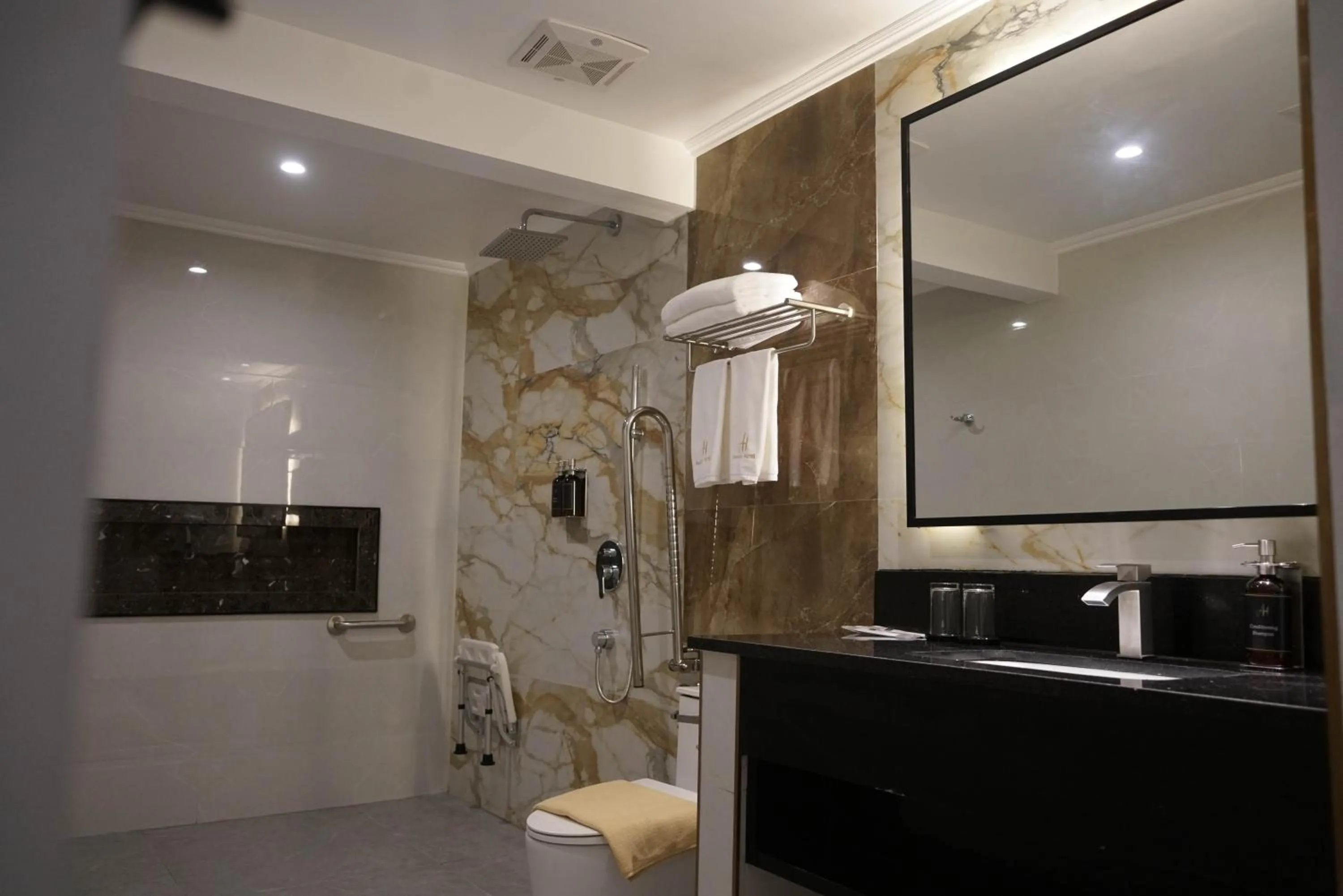 Bathroom in Amarah Hotel