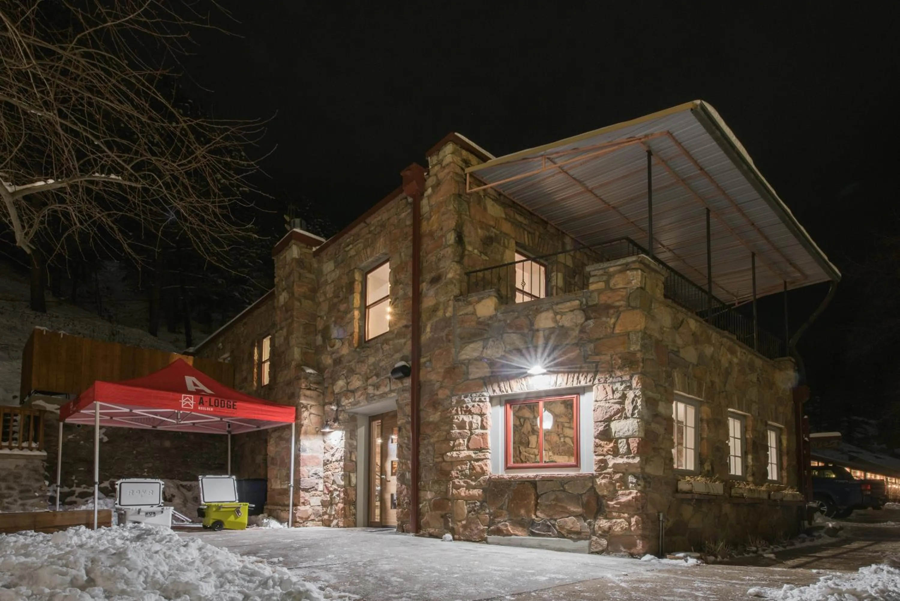 Facade/entrance in A-Lodge Boulder
