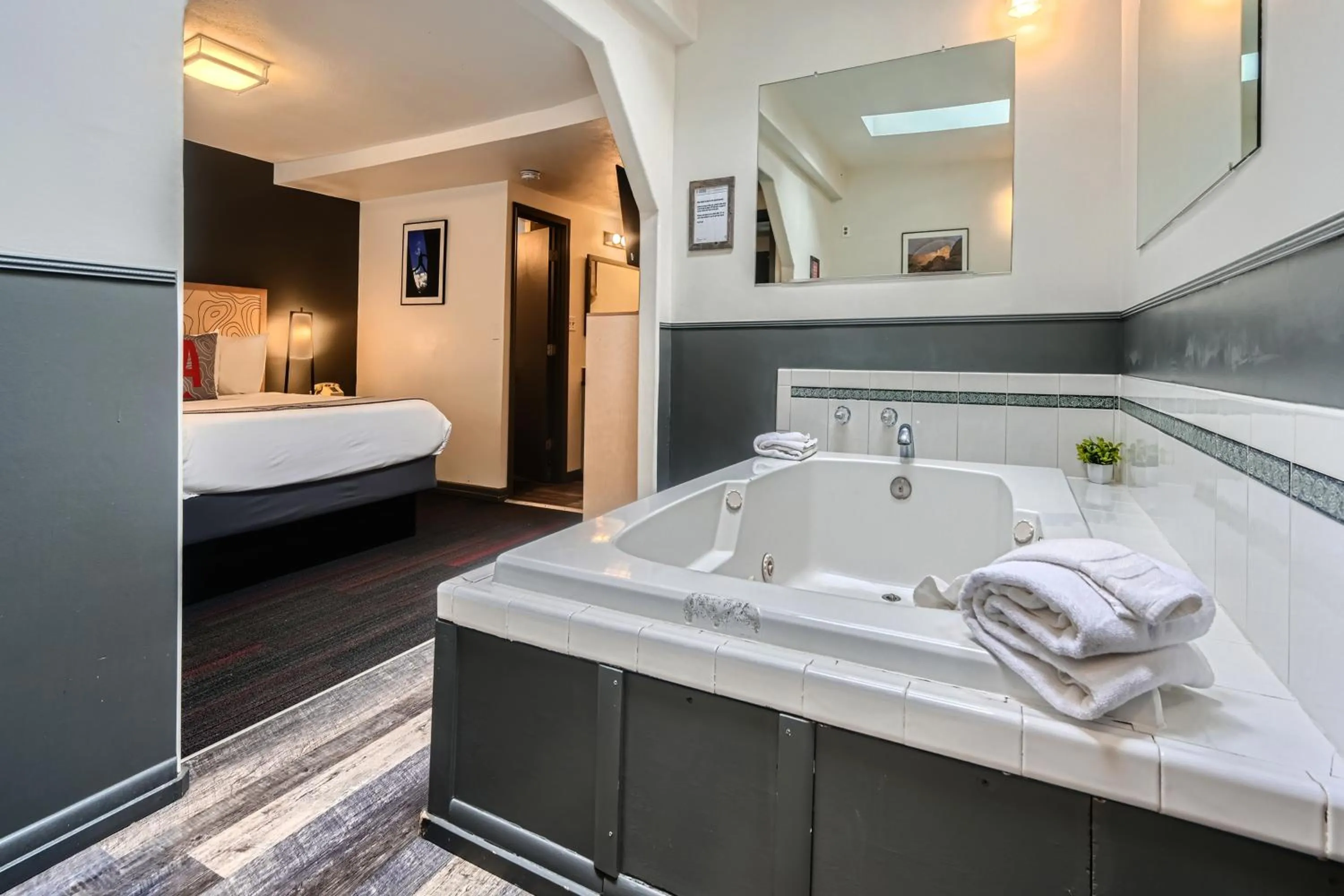 Bath, Bed in A-Lodge Boulder