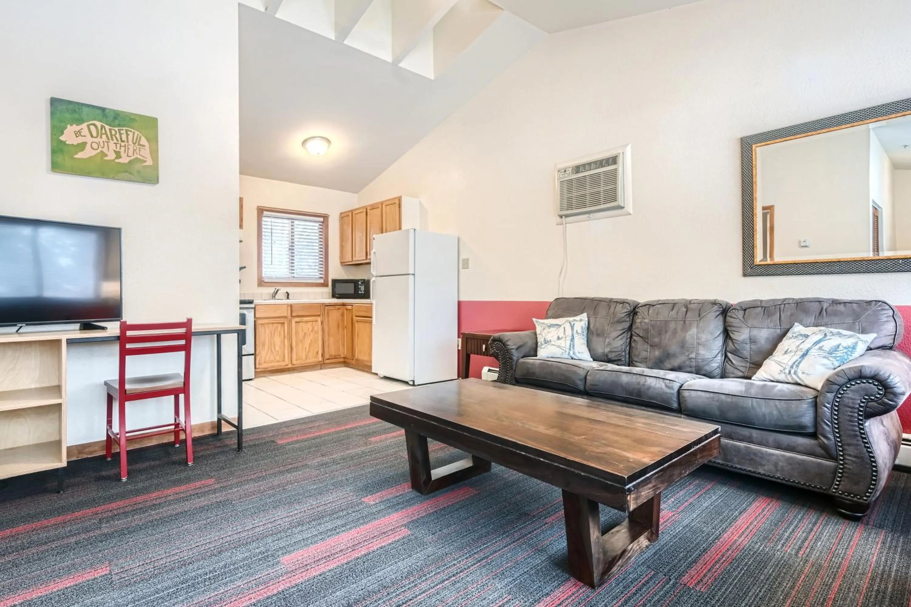 Communal lounge/ TV room in A-Lodge Boulder