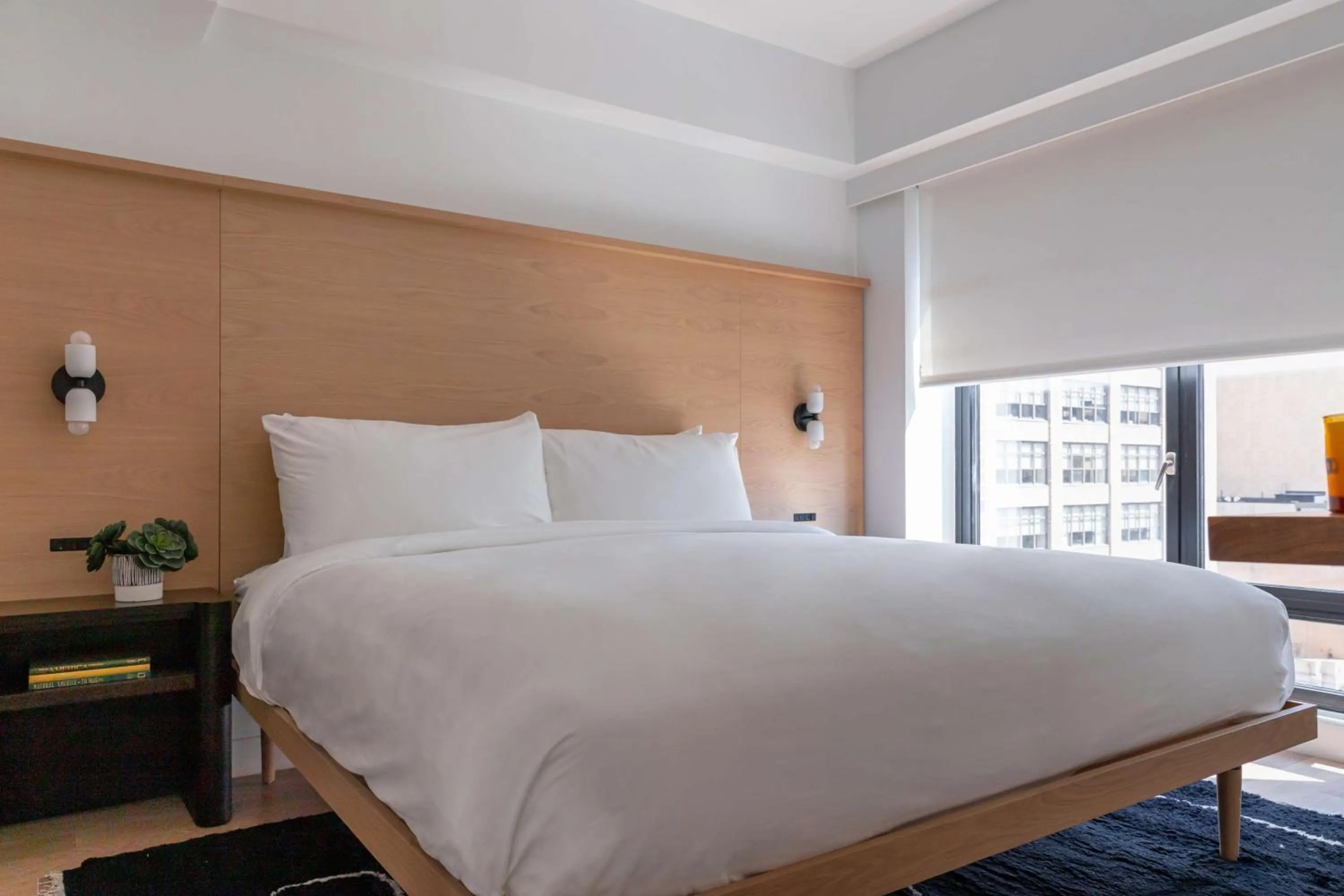 Photo of the whole room, Bed in Arlo SoHo