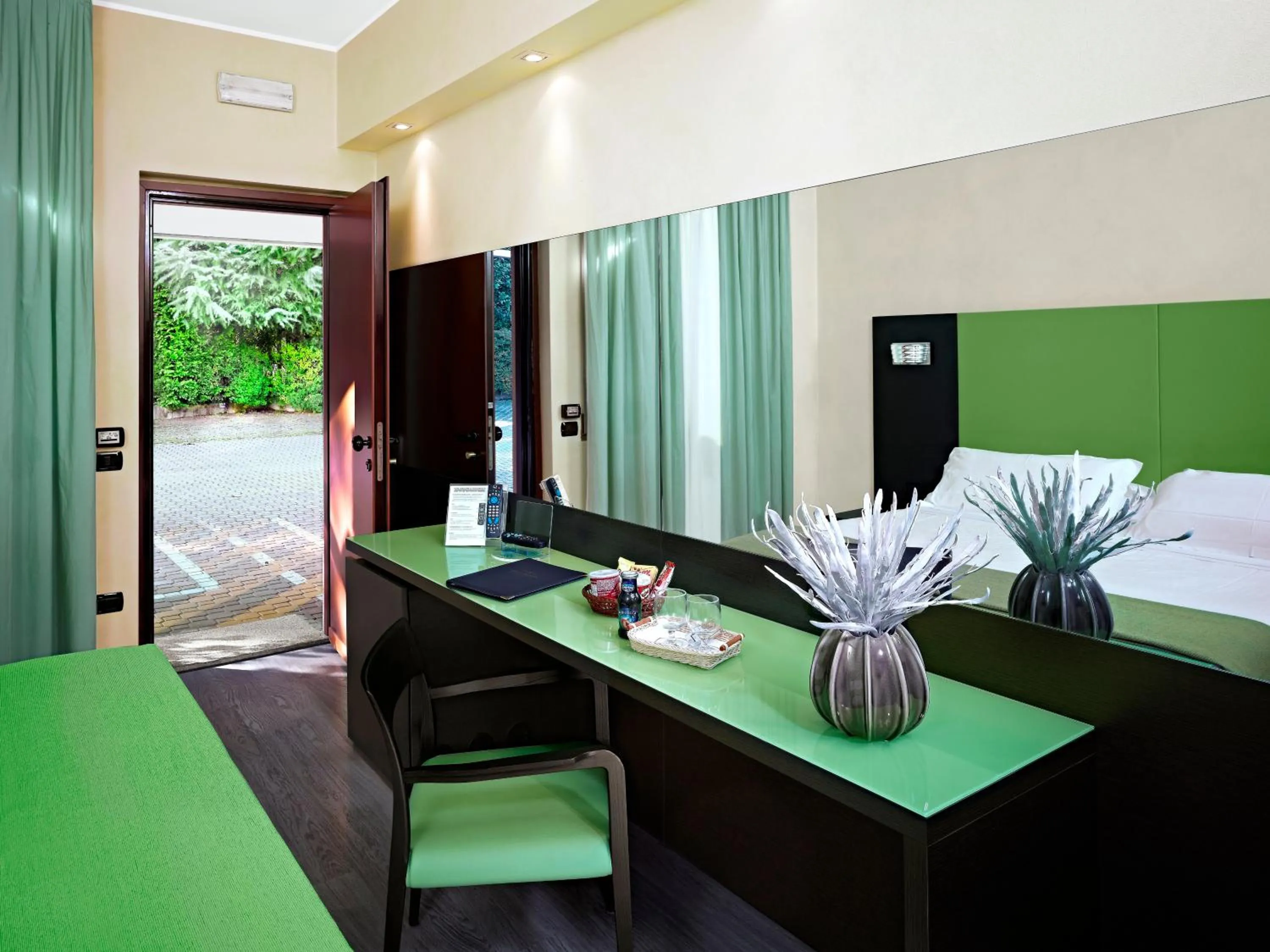 Photo of the whole room, Bed in Blue Relais Maggiore