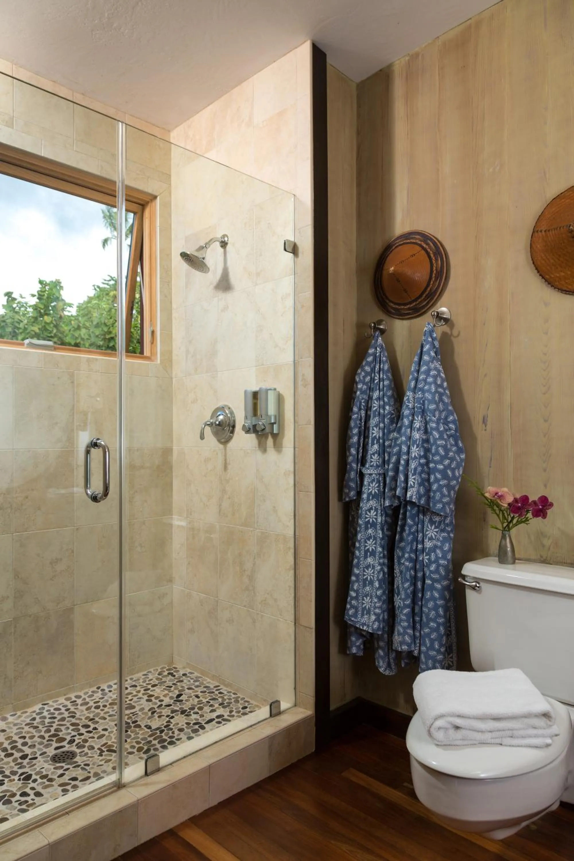 Bathroom in Holualoa Inn