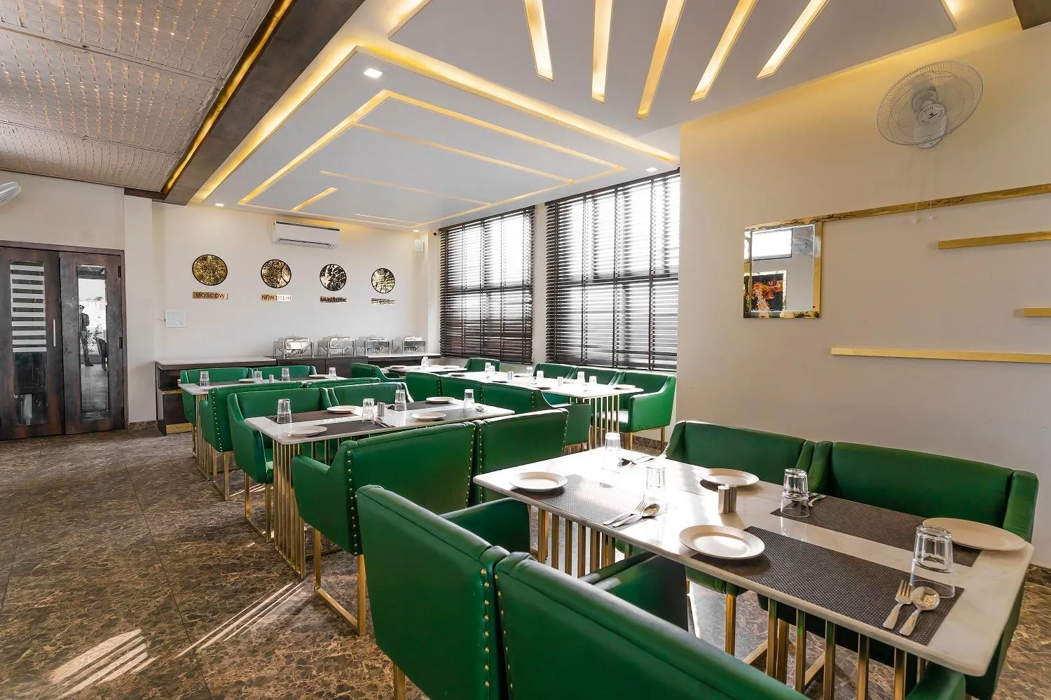 Restaurant/places to eat in Ramana Hotel