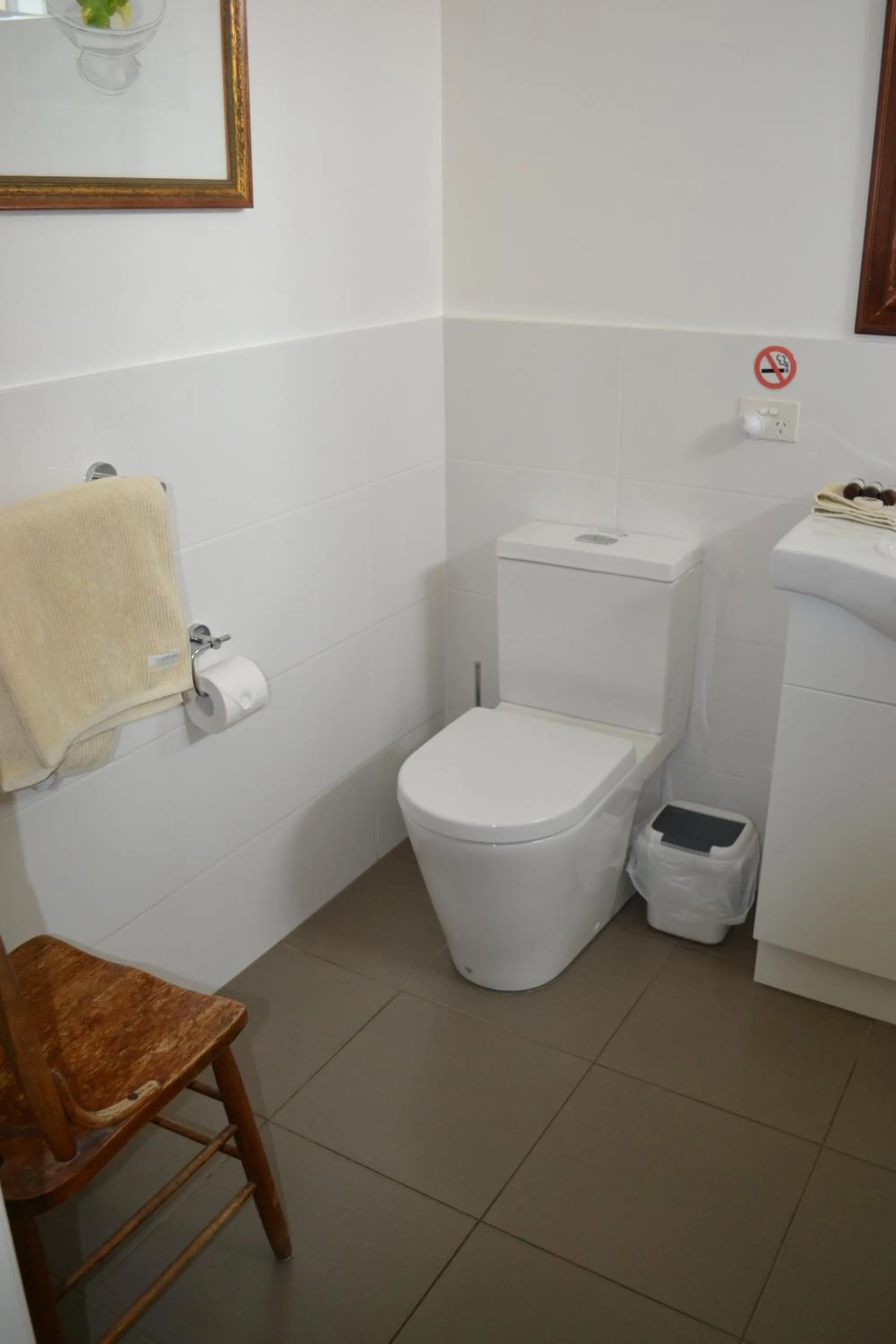 Toilet in Robe House Heritage Accommodation