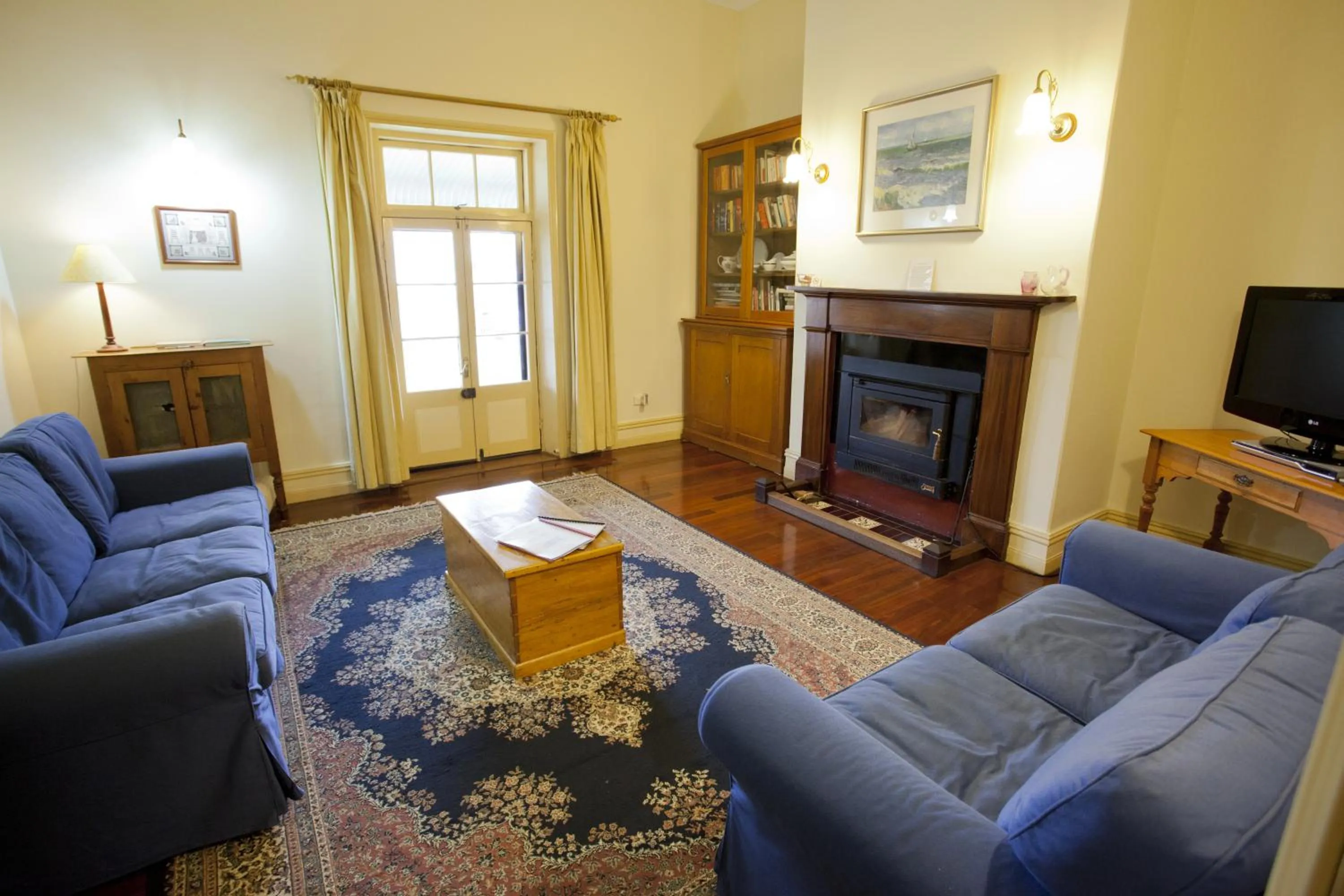 TV and multimedia in Robe House Heritage Accommodation