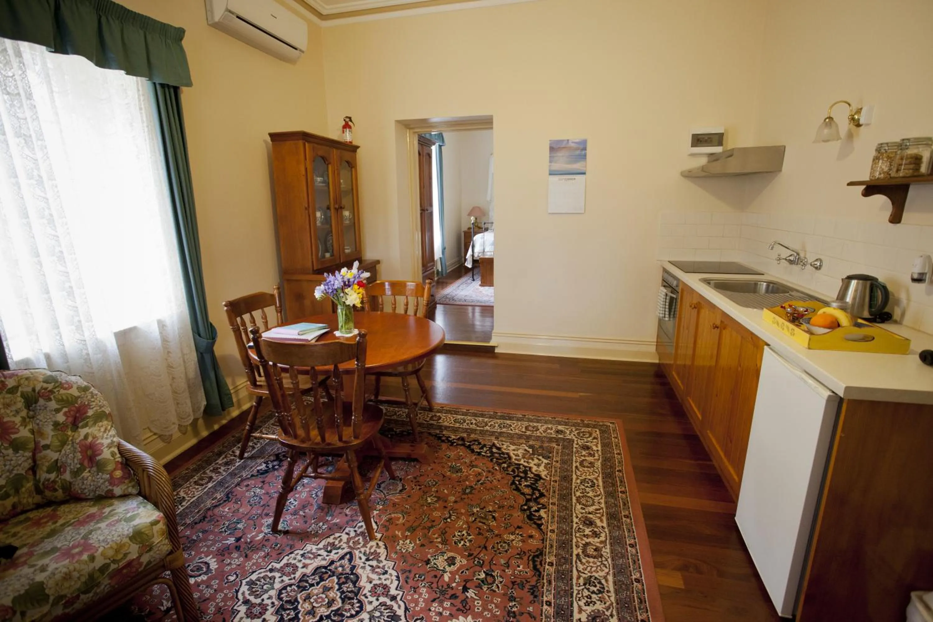 Coffee/tea facilities in Robe House Heritage Accommodation