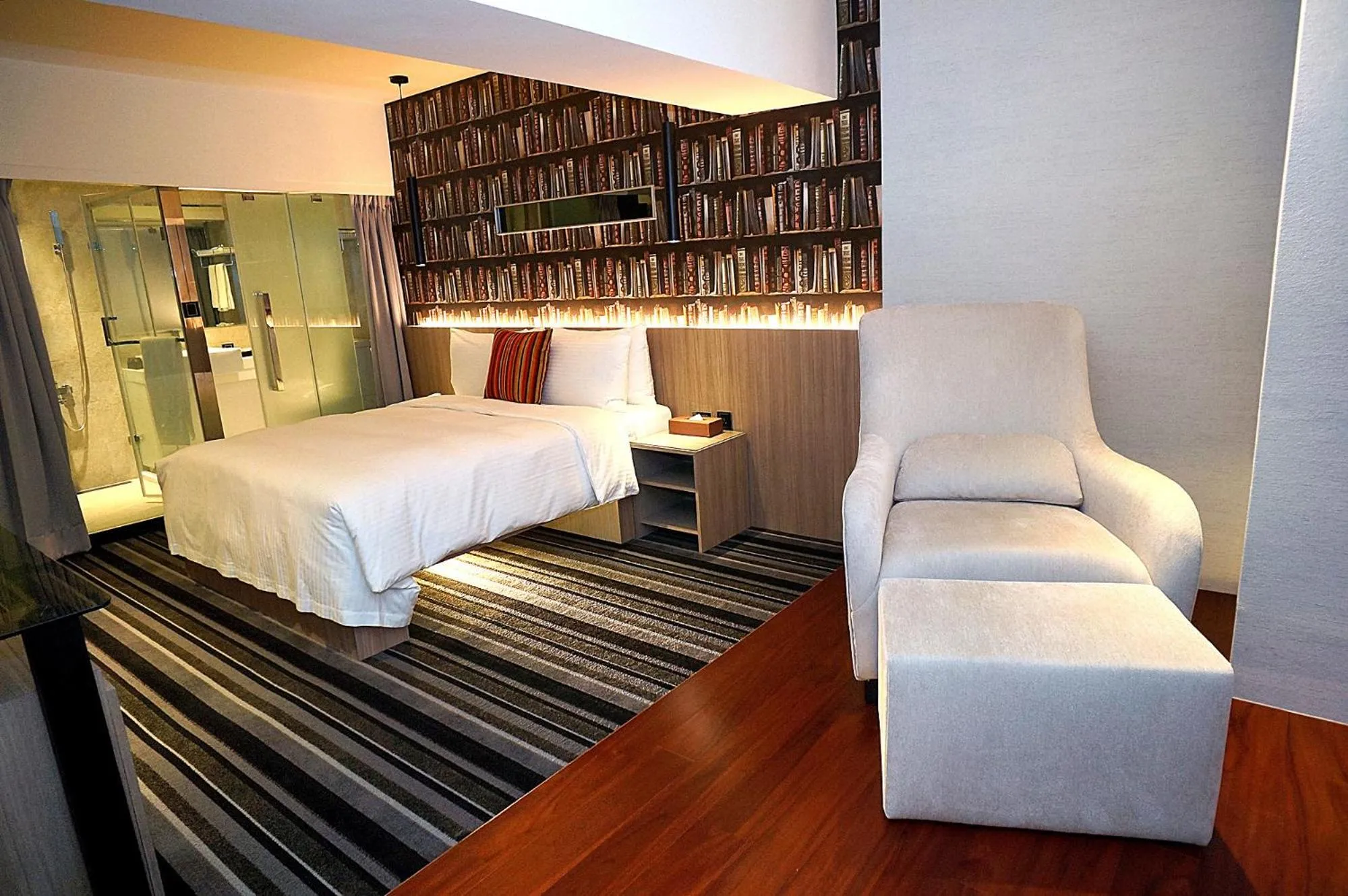 Photo of the whole room, Bed in Via Hotel - Zhongxiao