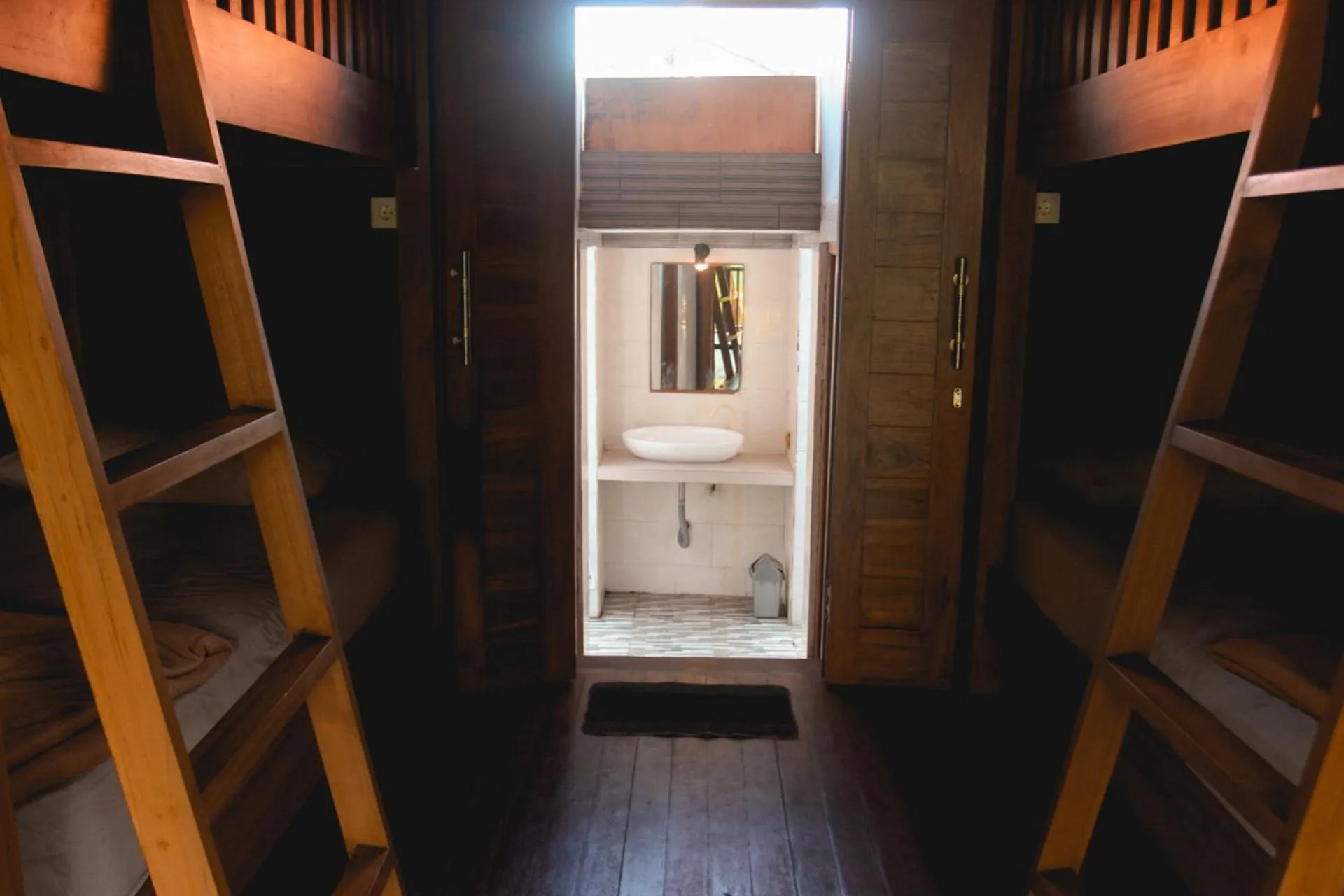 Shower in Garden Cottage Lembongan & Hostel