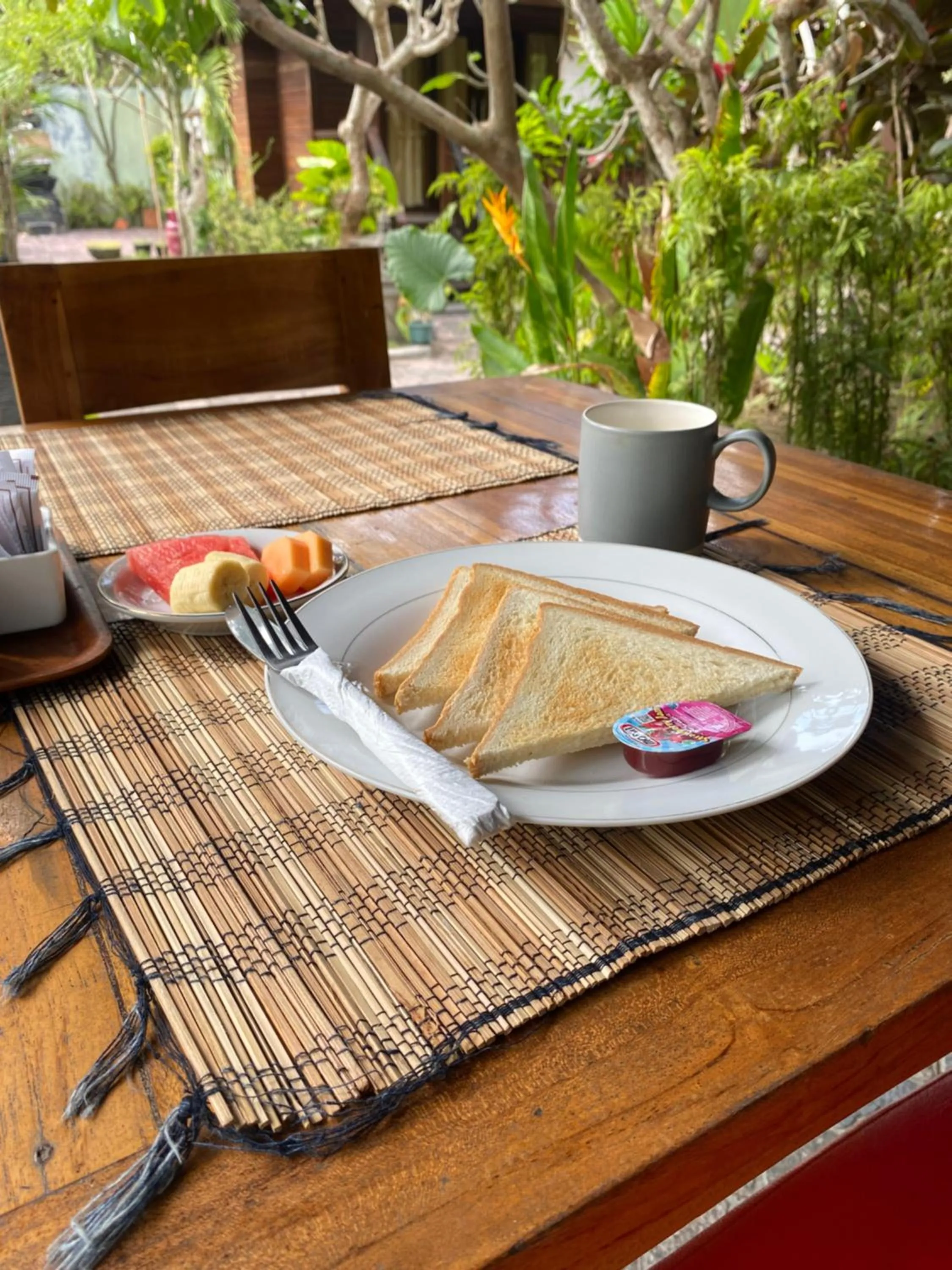 Breakfast in Garden Cottage Lembongan & Hostel