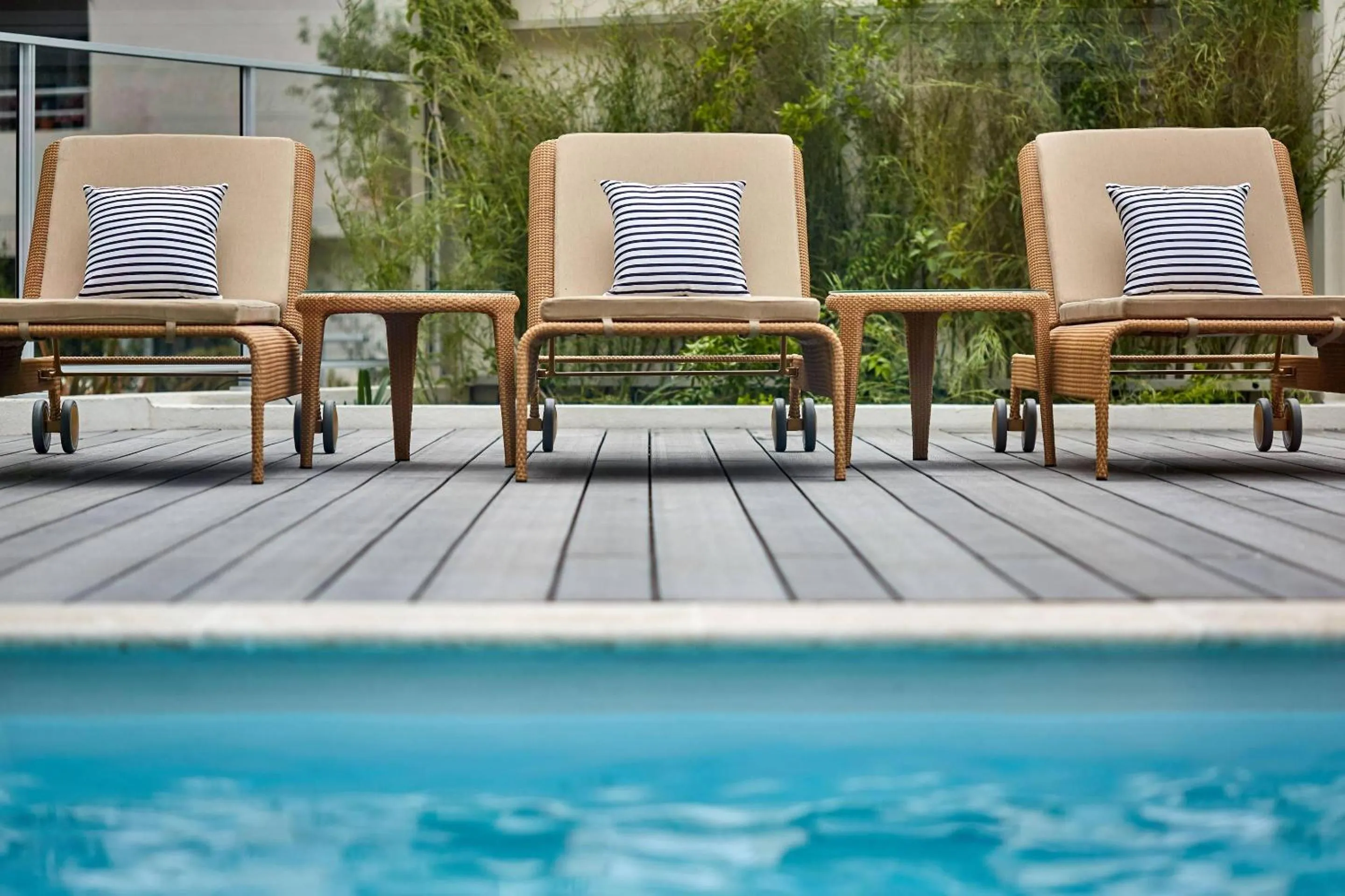 Swimming pool in Quality Aparthotel Nice