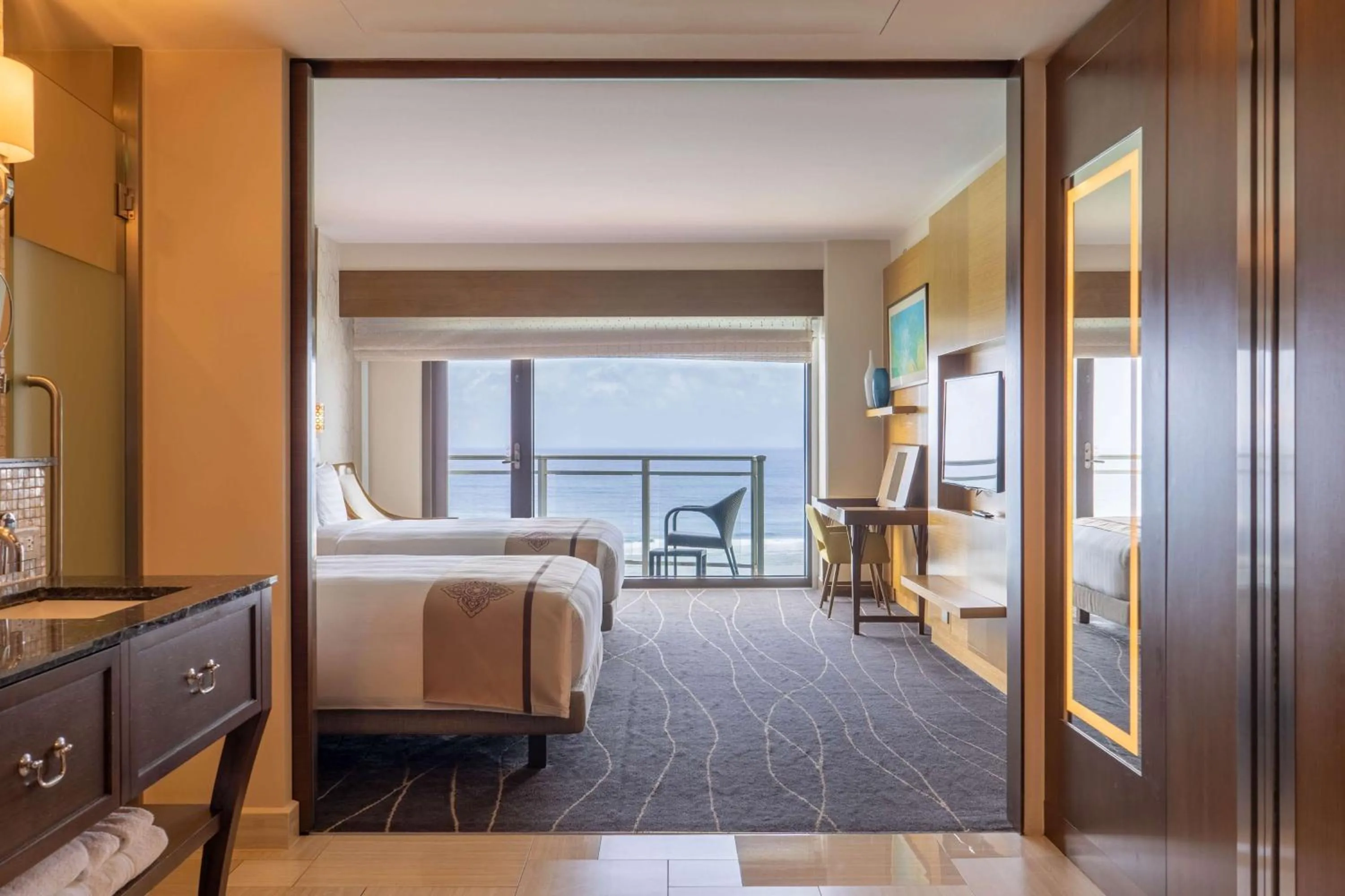 Bedroom, Bed in Dusit Thani Guam Resort