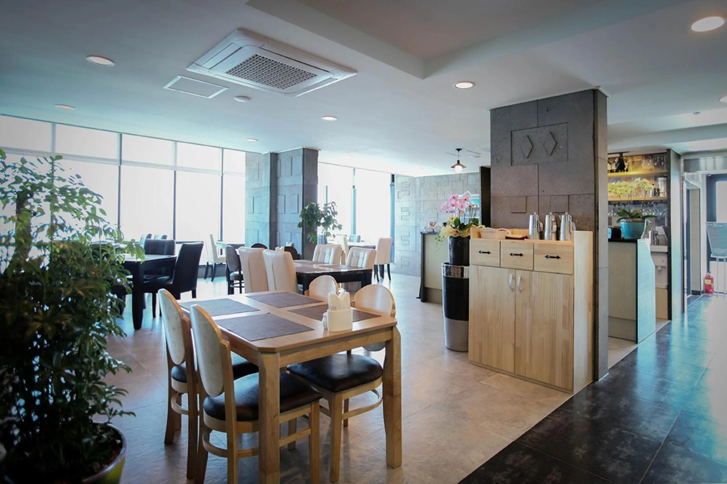 Restaurant/places to eat in Eins Hotel