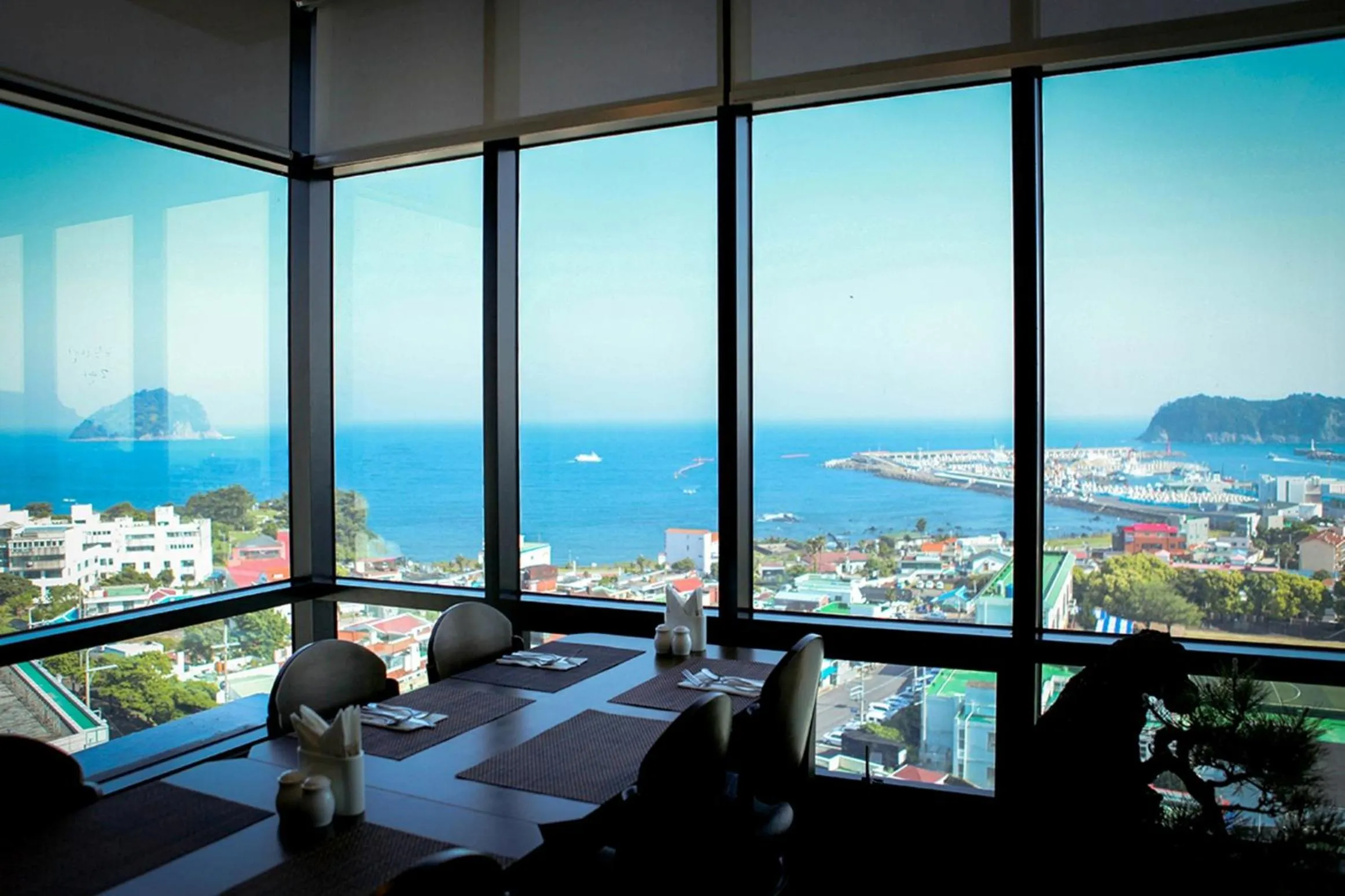 Restaurant/places to eat in Eins Hotel