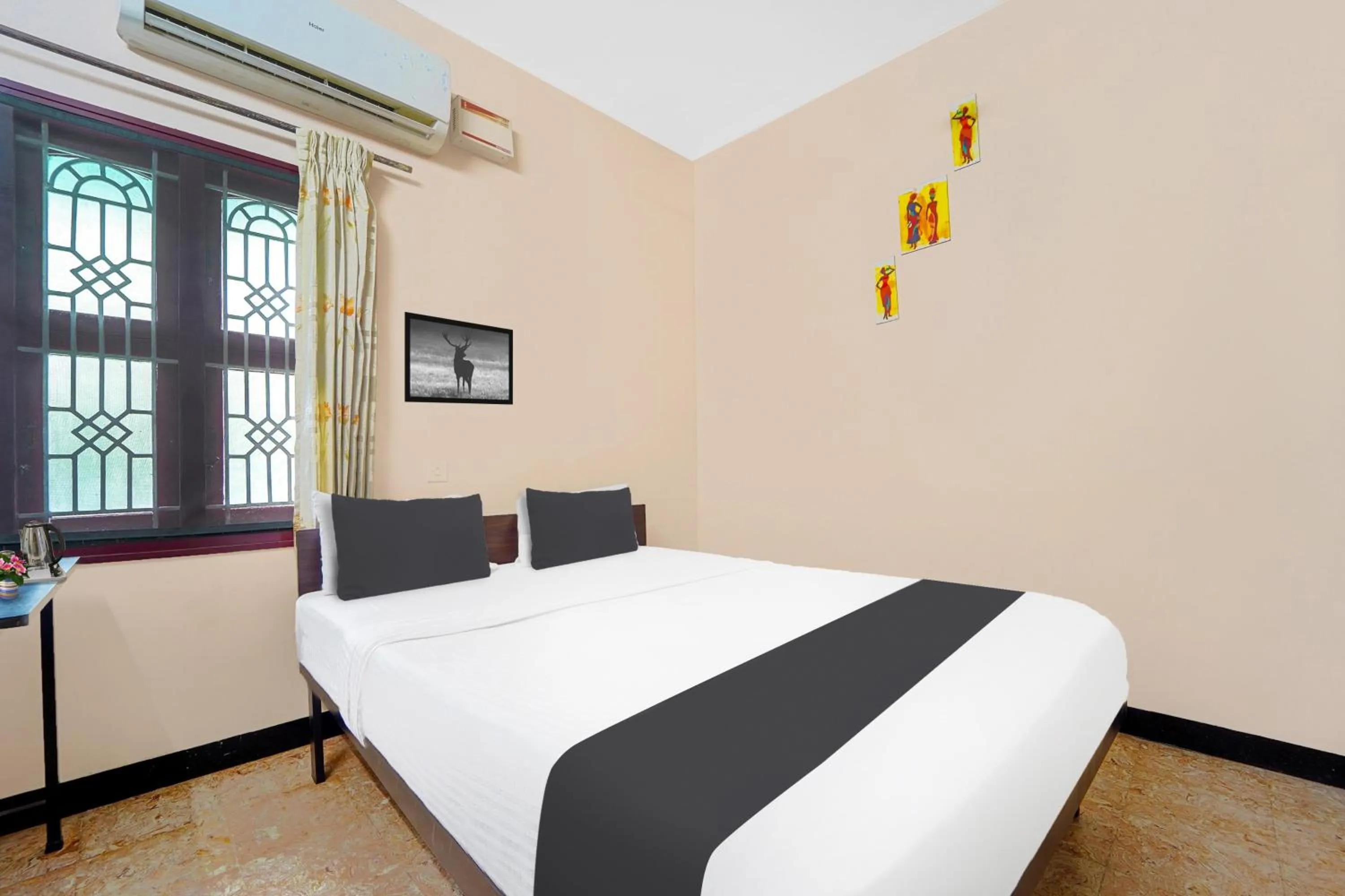 Bedroom, Bed in Super Hotel O Ganapathy Athipalayam Pirivu Road