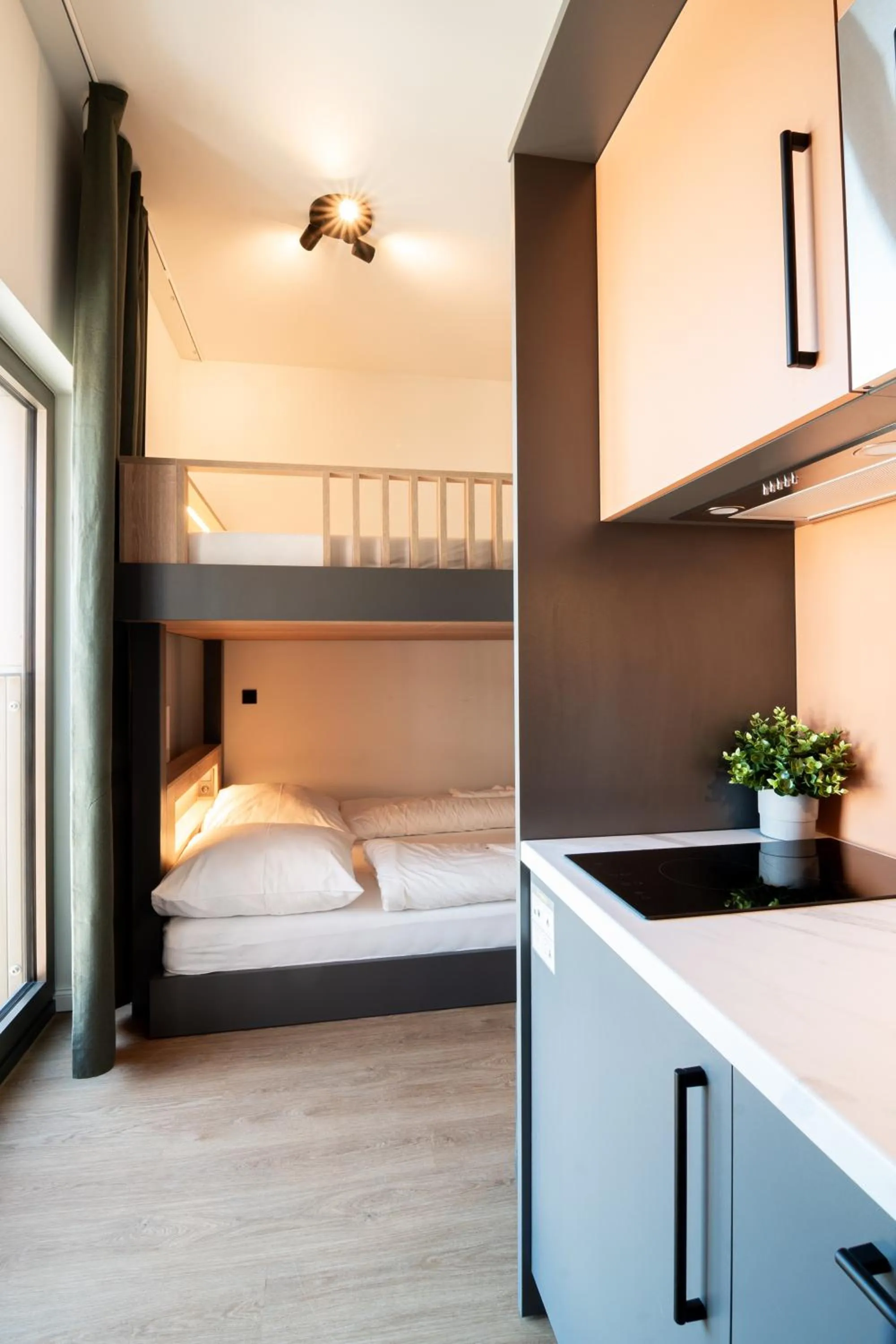 Kitchen or kitchenette, Bed in Homaris Apartments Winterhude