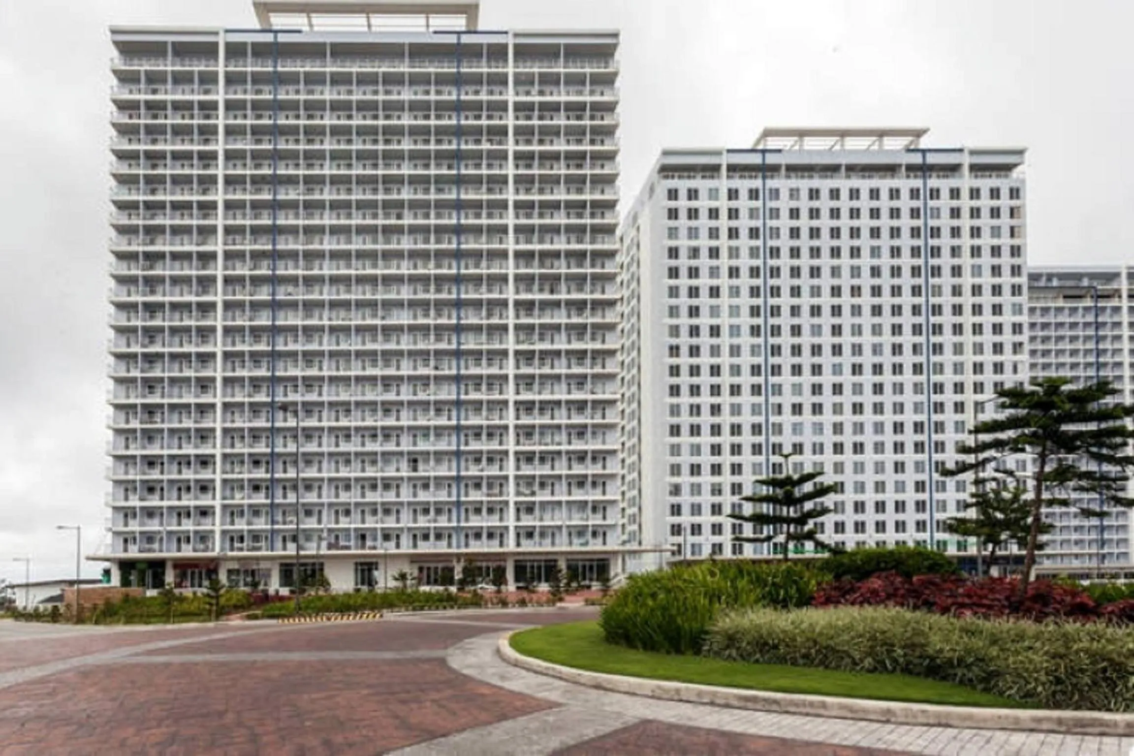Facade/entrance in Blowing in the Wind - Lake View Apartments