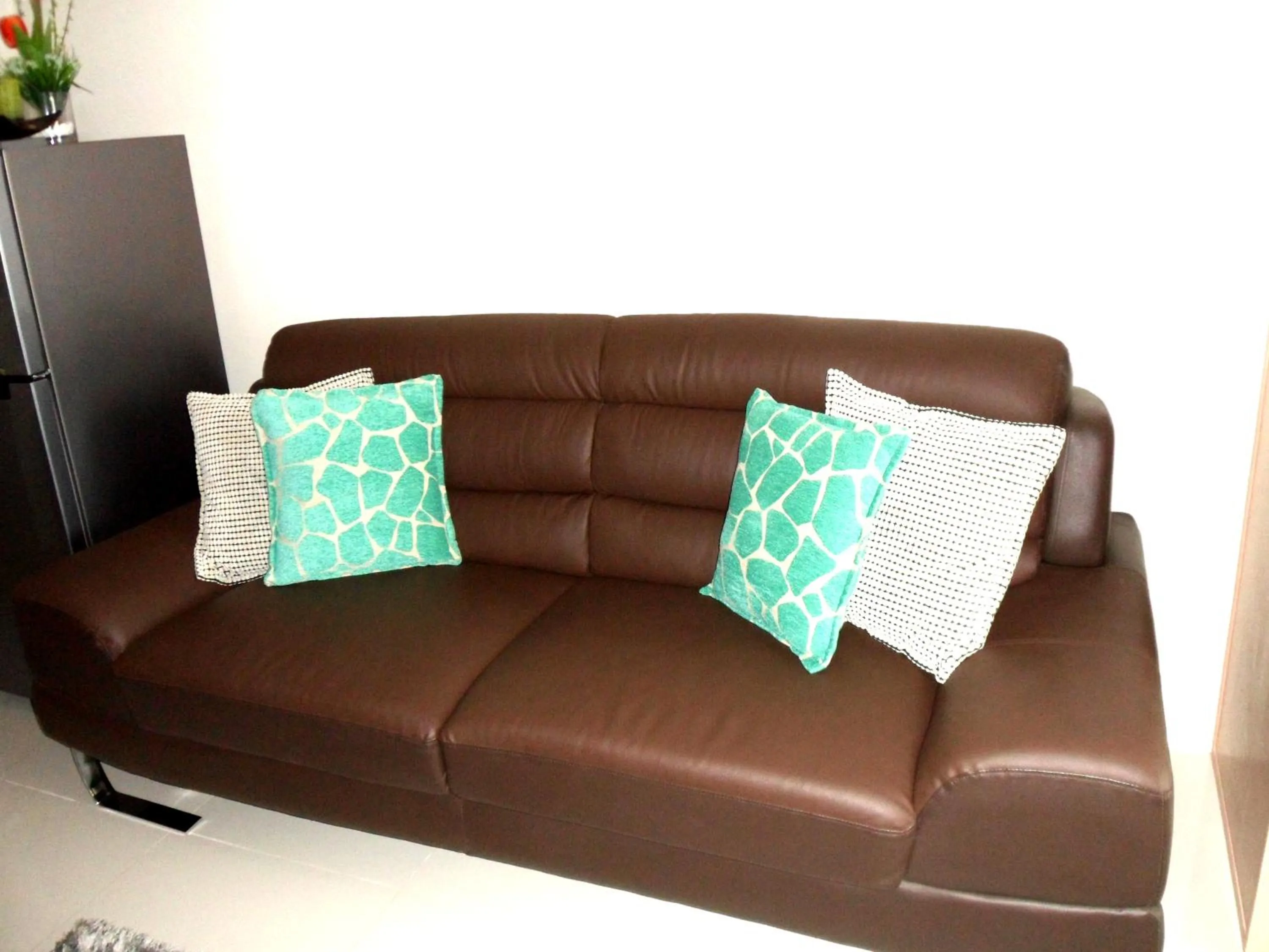 Living room in Blowing in the Wind - Lake View Apartments