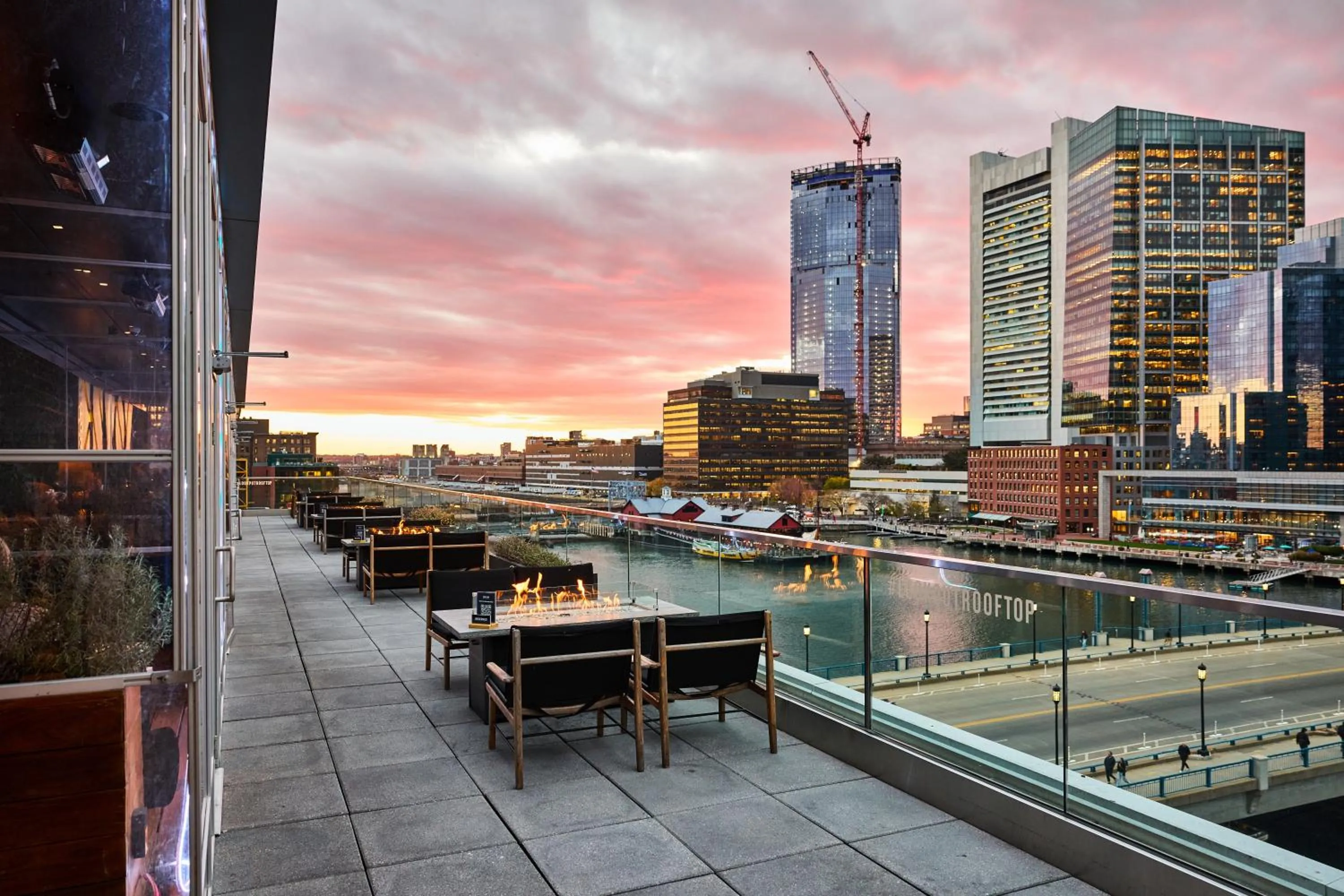 Restaurant/places to eat in The Envoy Hotel, Autograph Collection