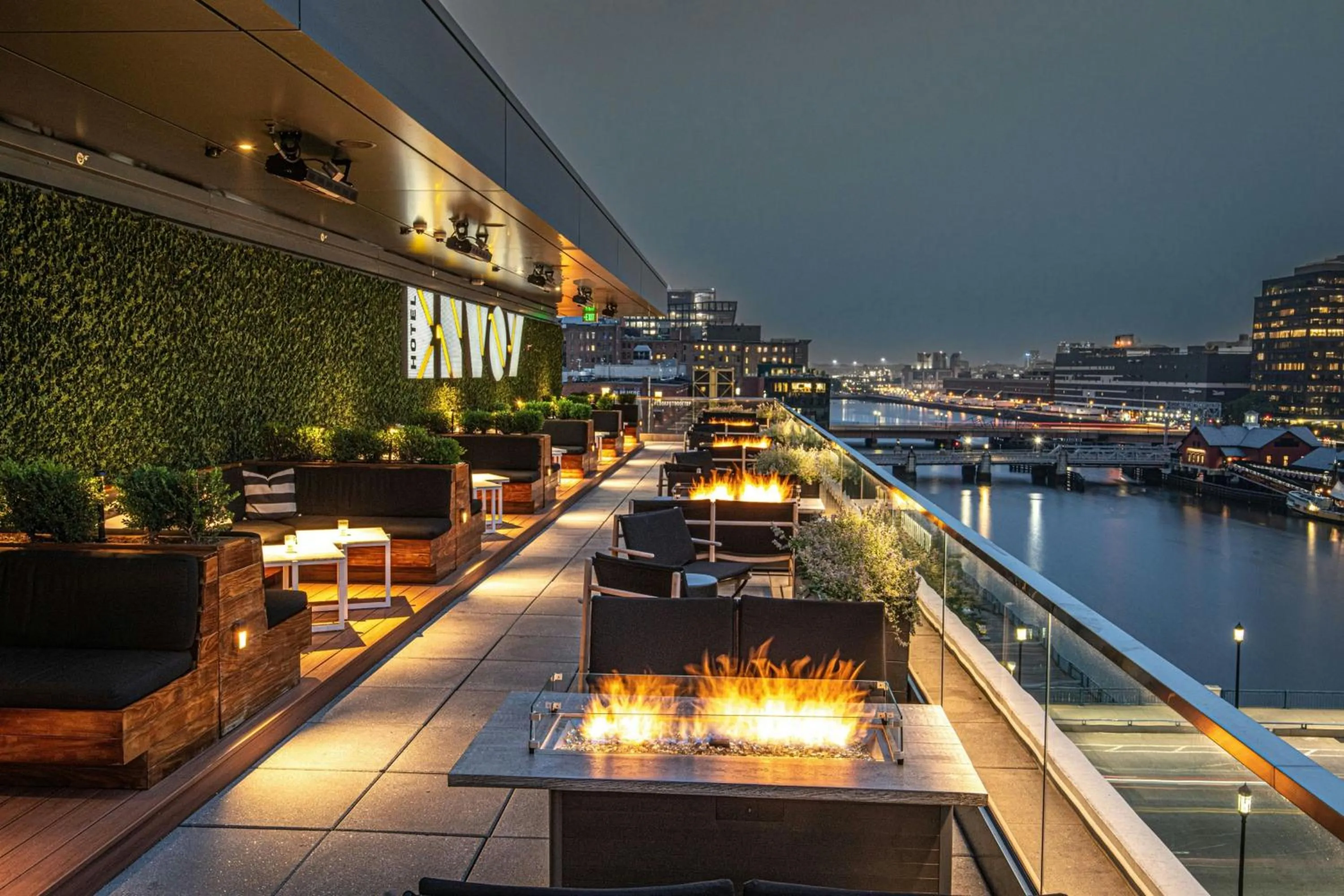 Restaurant/places to eat in The Envoy Hotel, Autograph Collection