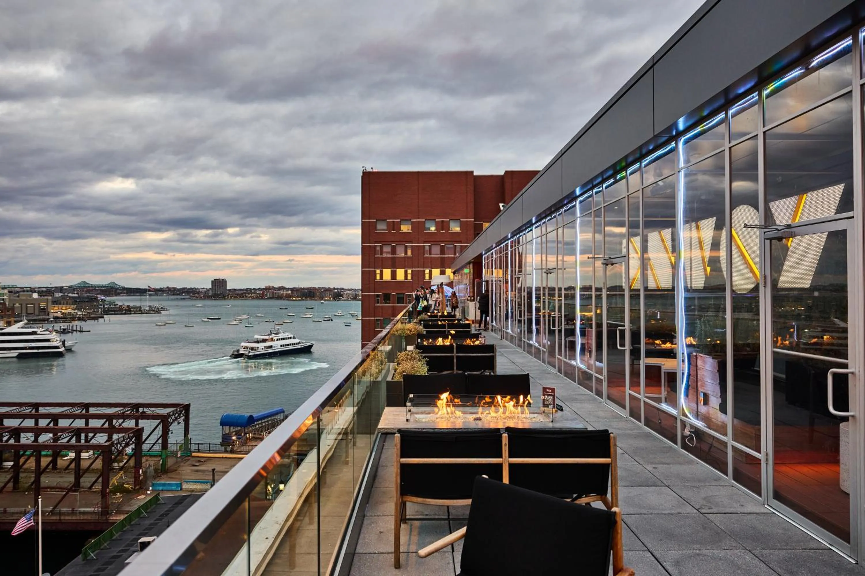 Restaurant/places to eat in The Envoy Hotel, Autograph Collection