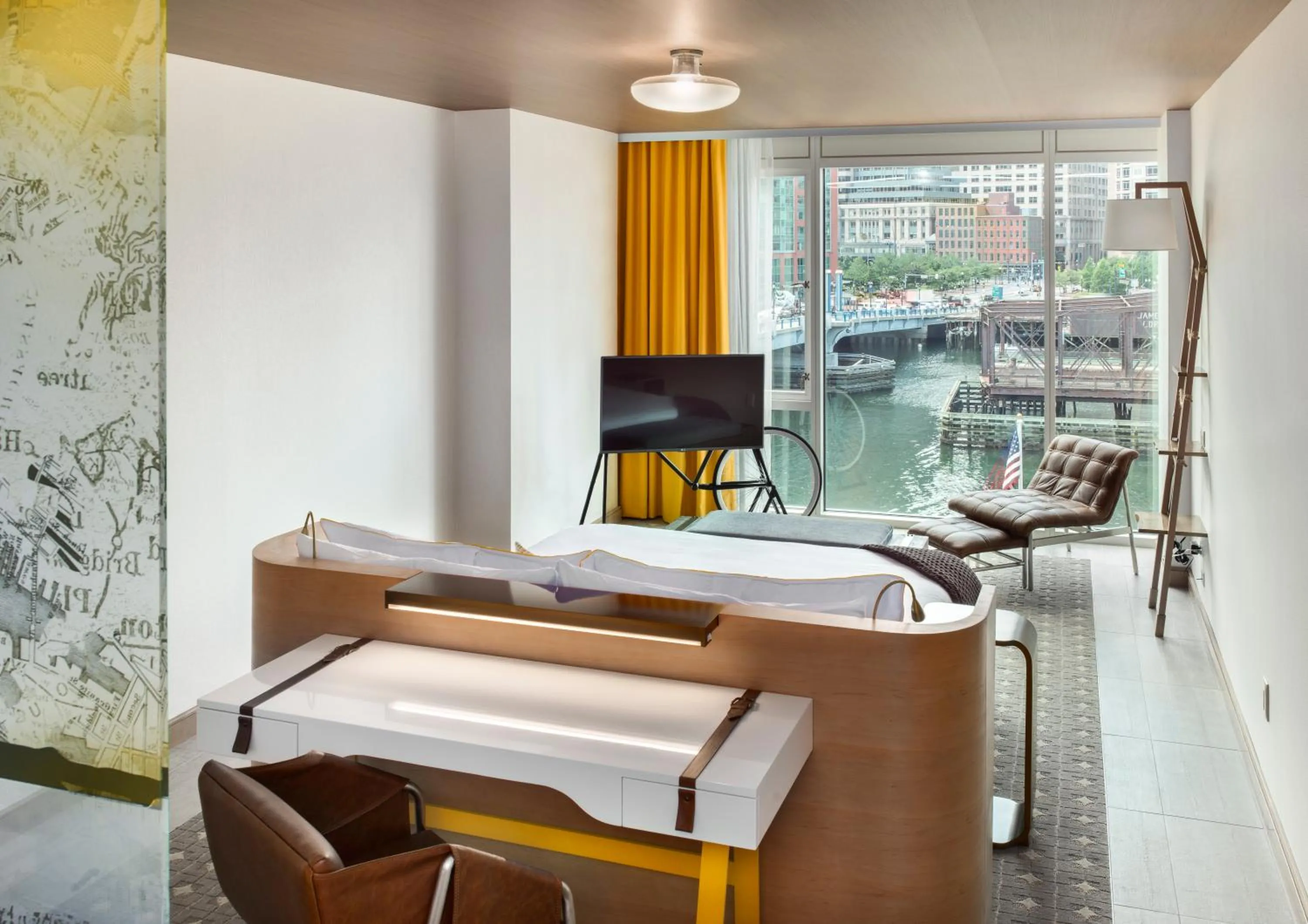 Living room, Bed in The Envoy Hotel, Autograph Collection