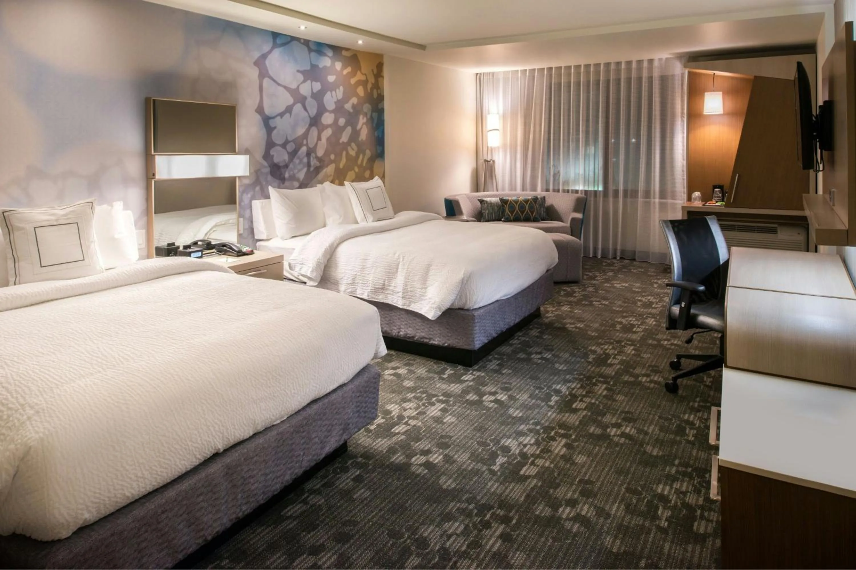 Photo of the whole room, Bed in Courtyard by Marriott Jacksonville