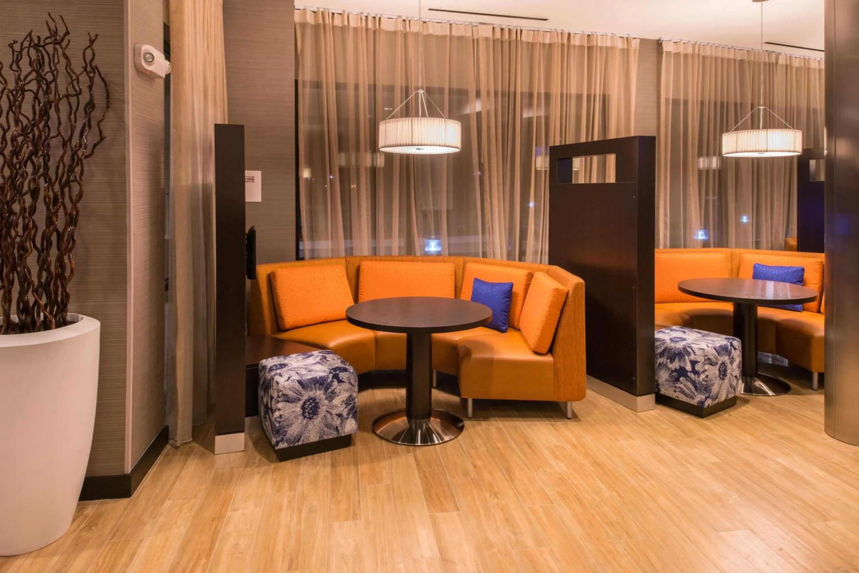 Restaurant/places to eat in Courtyard by Marriott Jacksonville