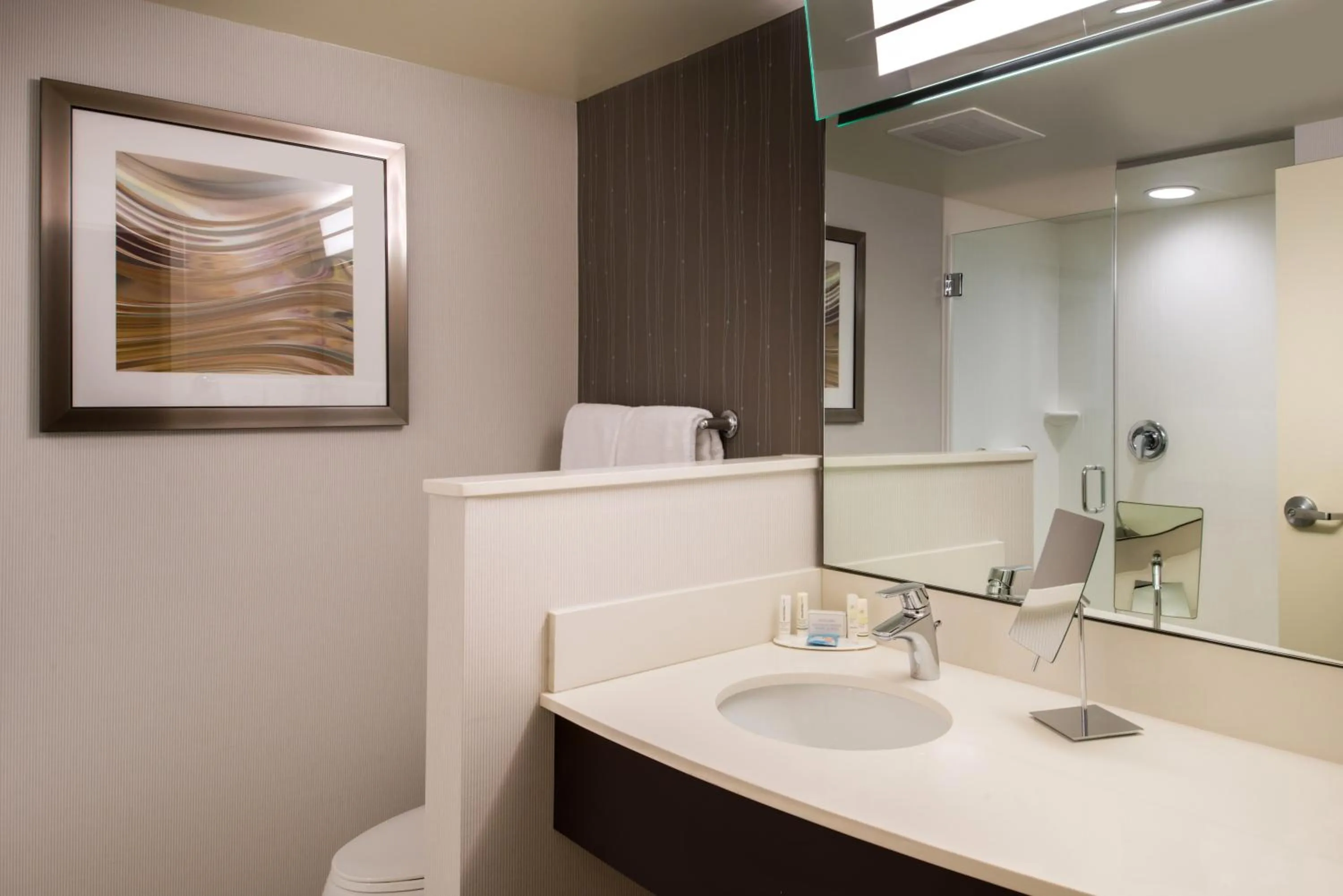 Bathroom in Courtyard by Marriott Jacksonville