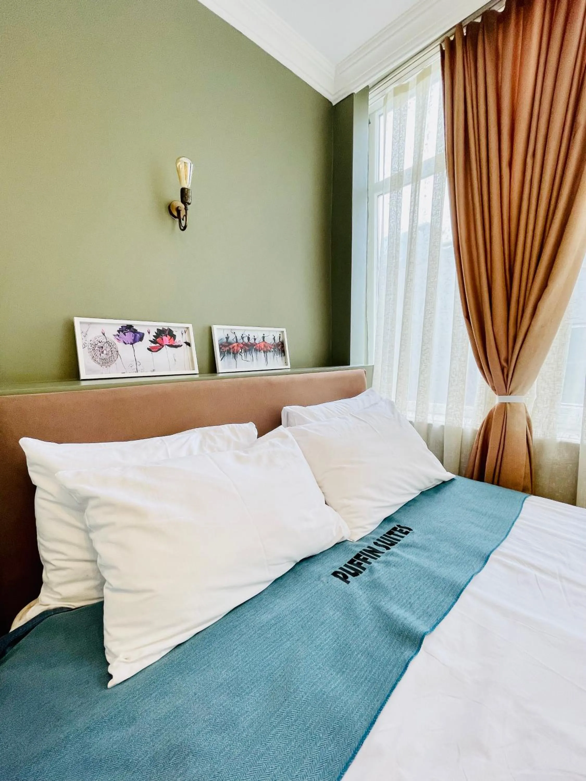 Bed in Puffin Suites