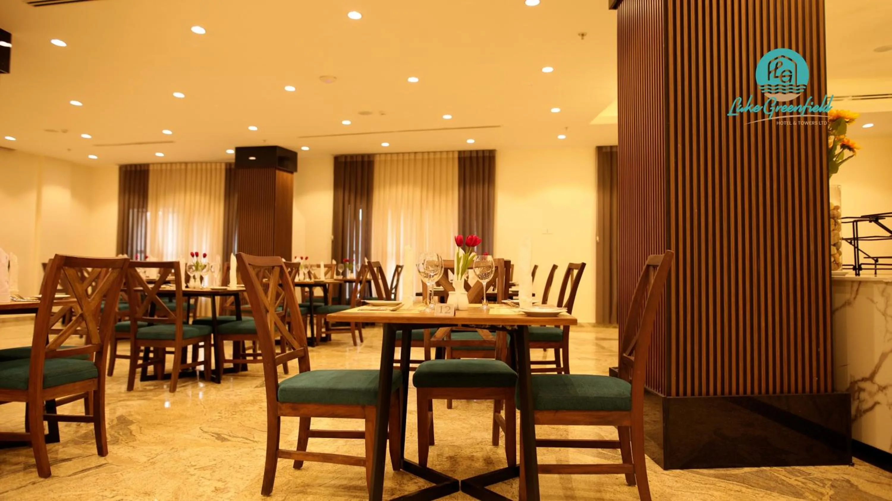 Restaurant/places to eat in Lake Greenfield Hotel and Towers