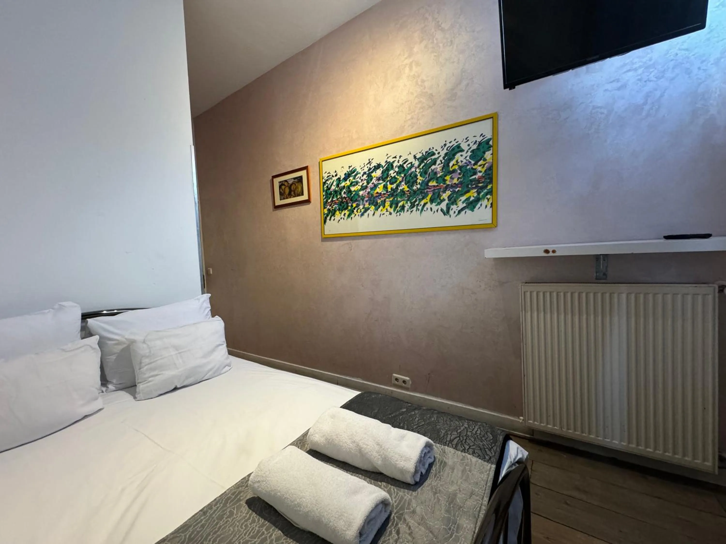 Bed in Hotel La Belle Vue