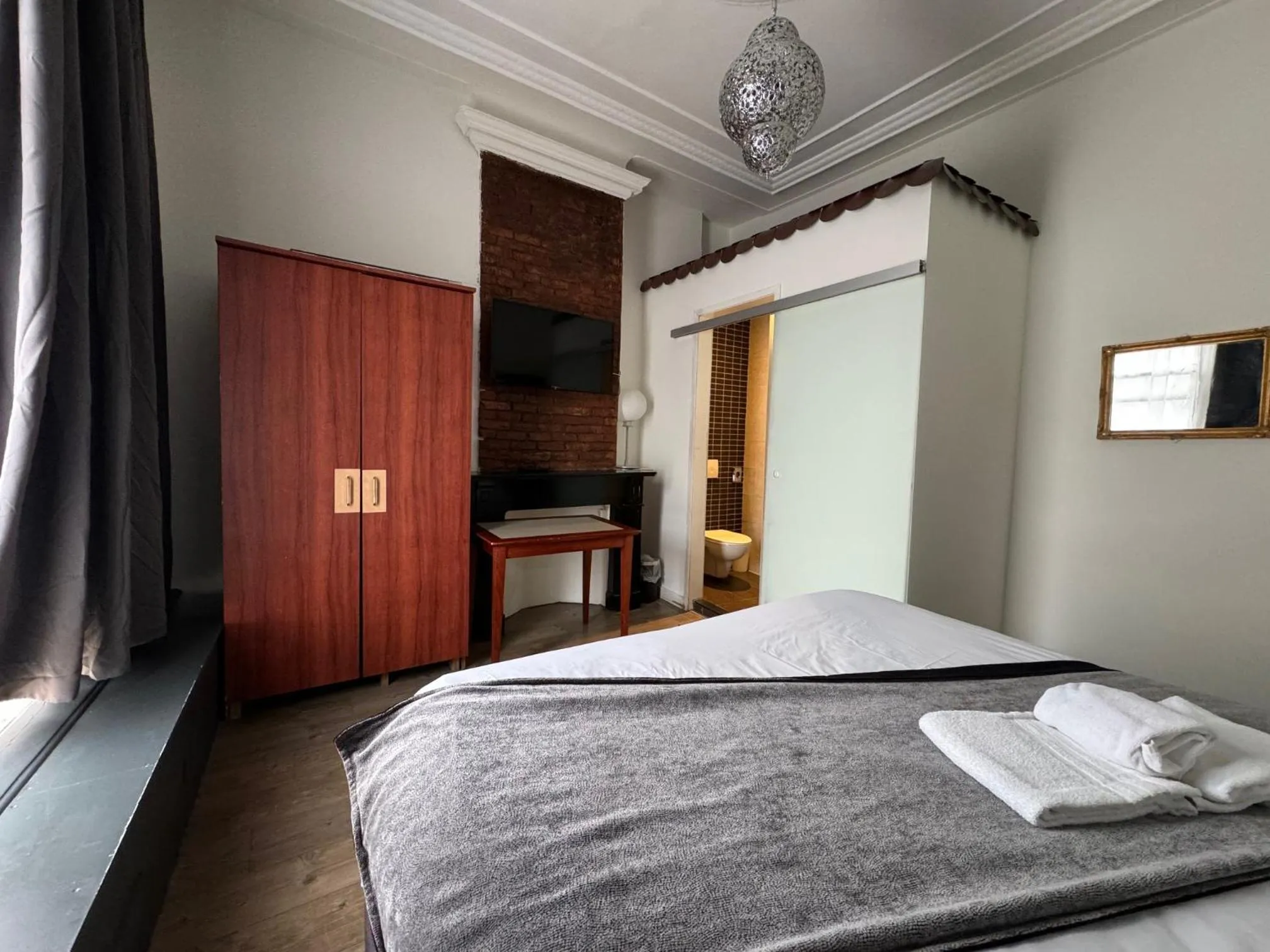 Bedroom, Bed in Hotel La Belle Vue