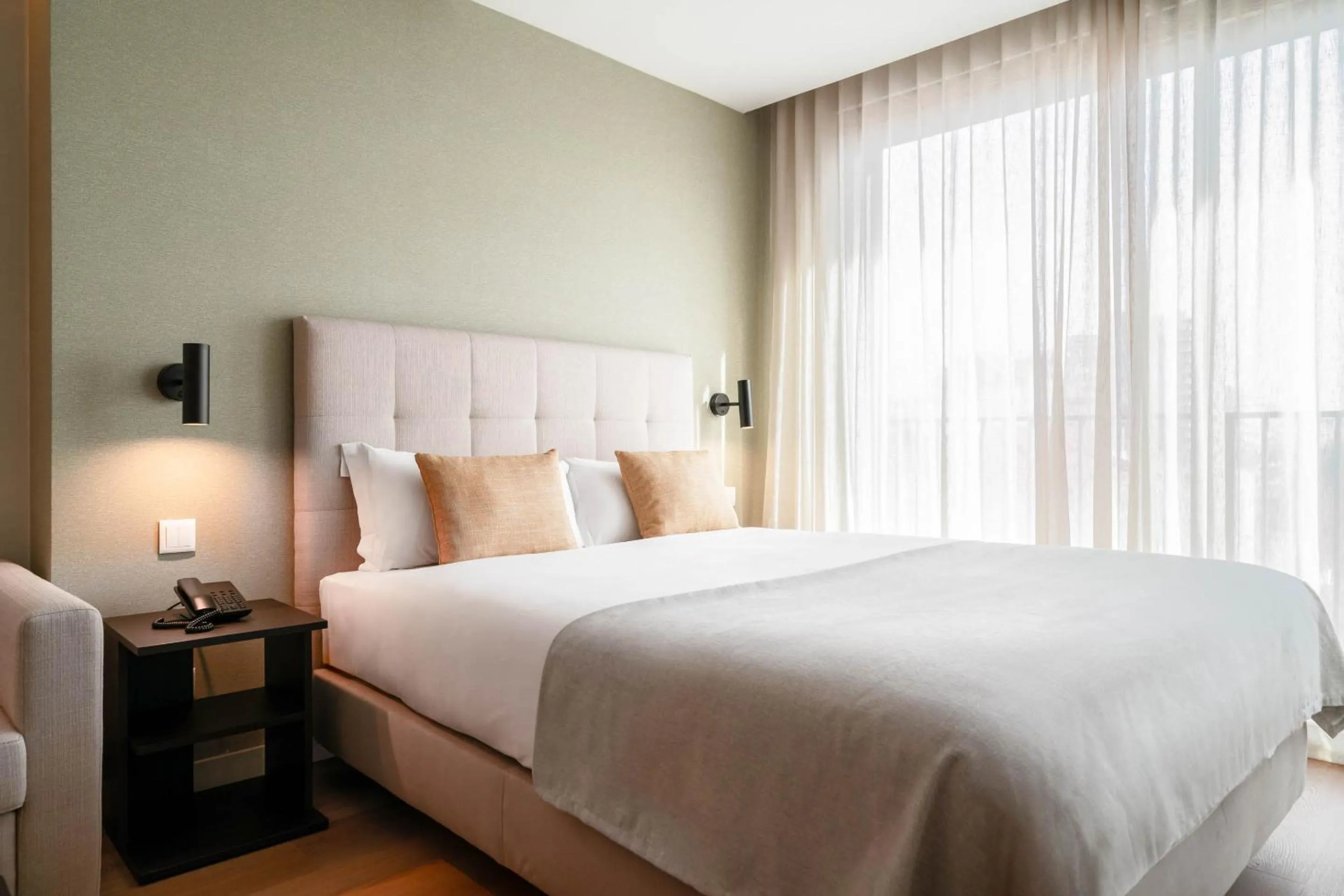 Bed in Limehome Lisbon Defensores de Chaves