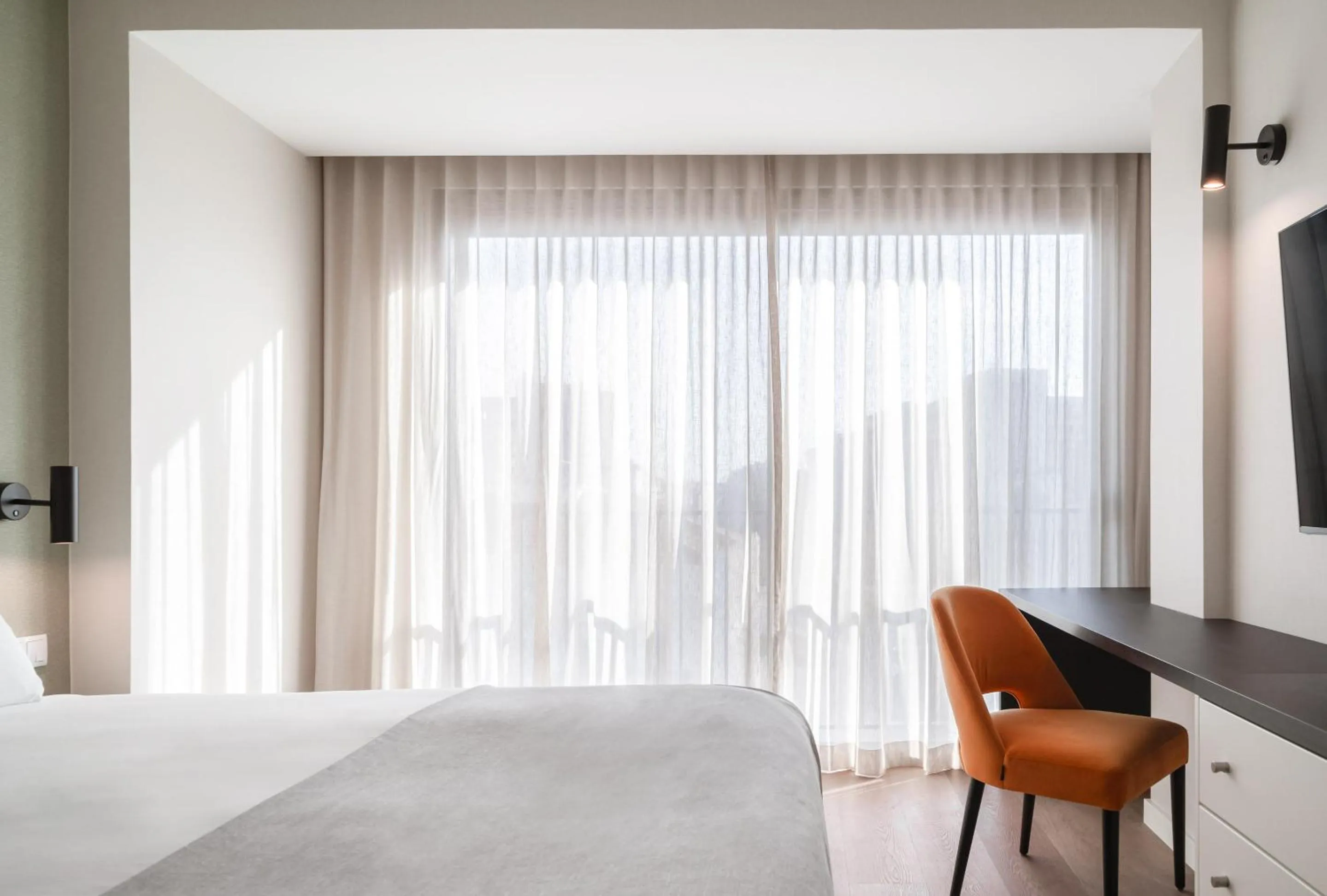 Bed in Limehome Lisbon Defensores de Chaves