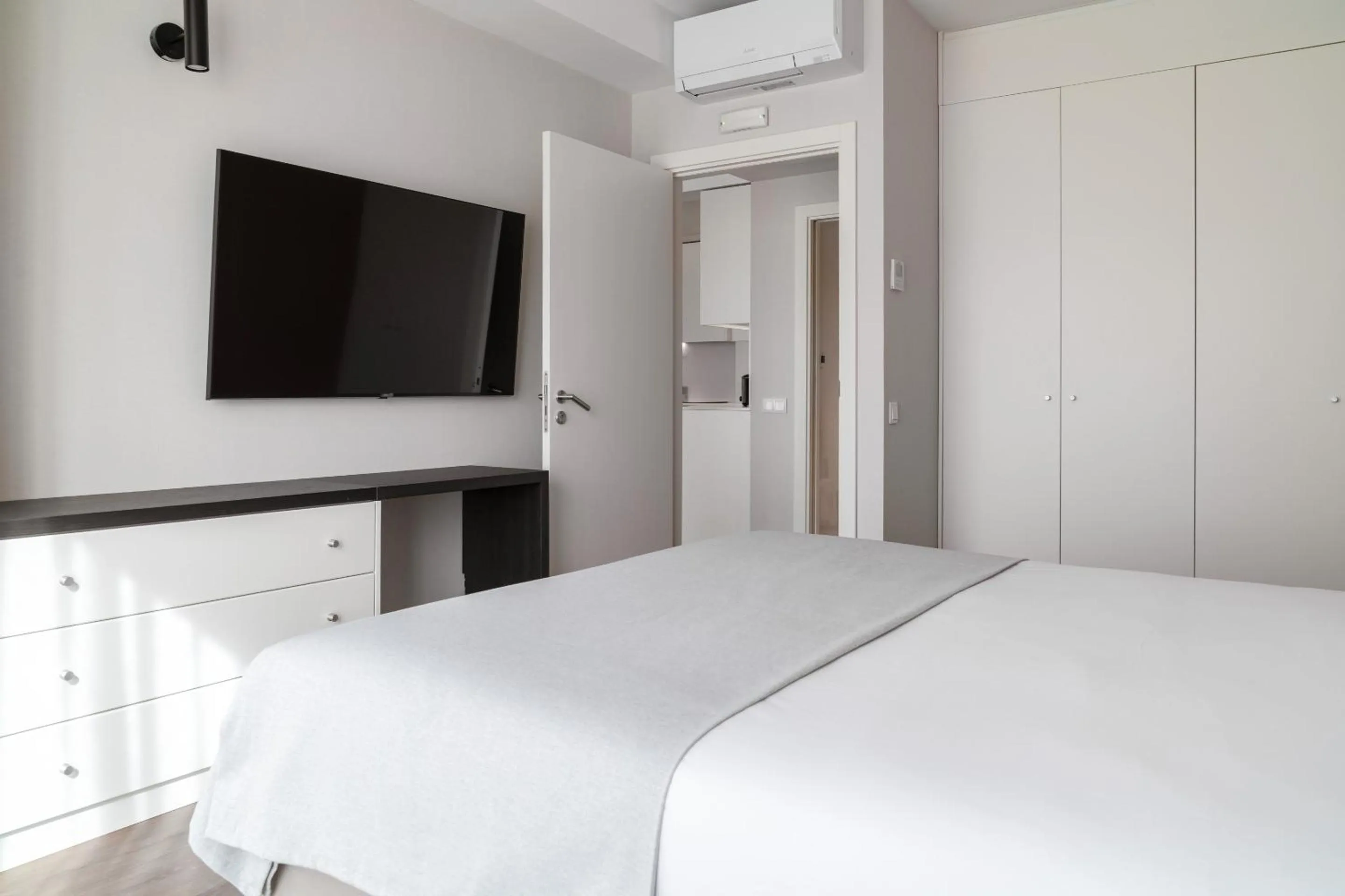 Bed in Limehome Lisbon Defensores de Chaves