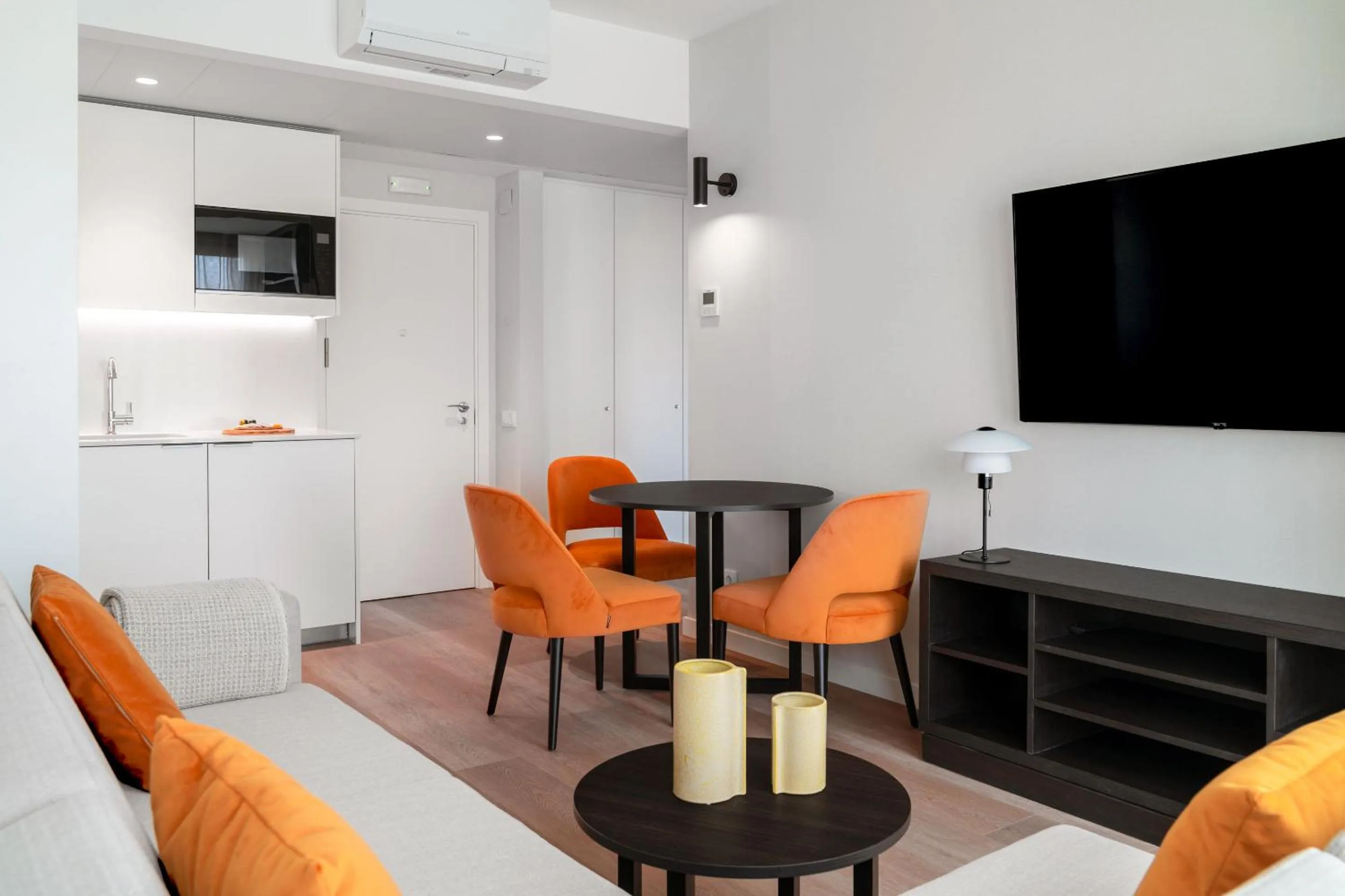 TV and multimedia in Limehome Lisbon Defensores de Chaves