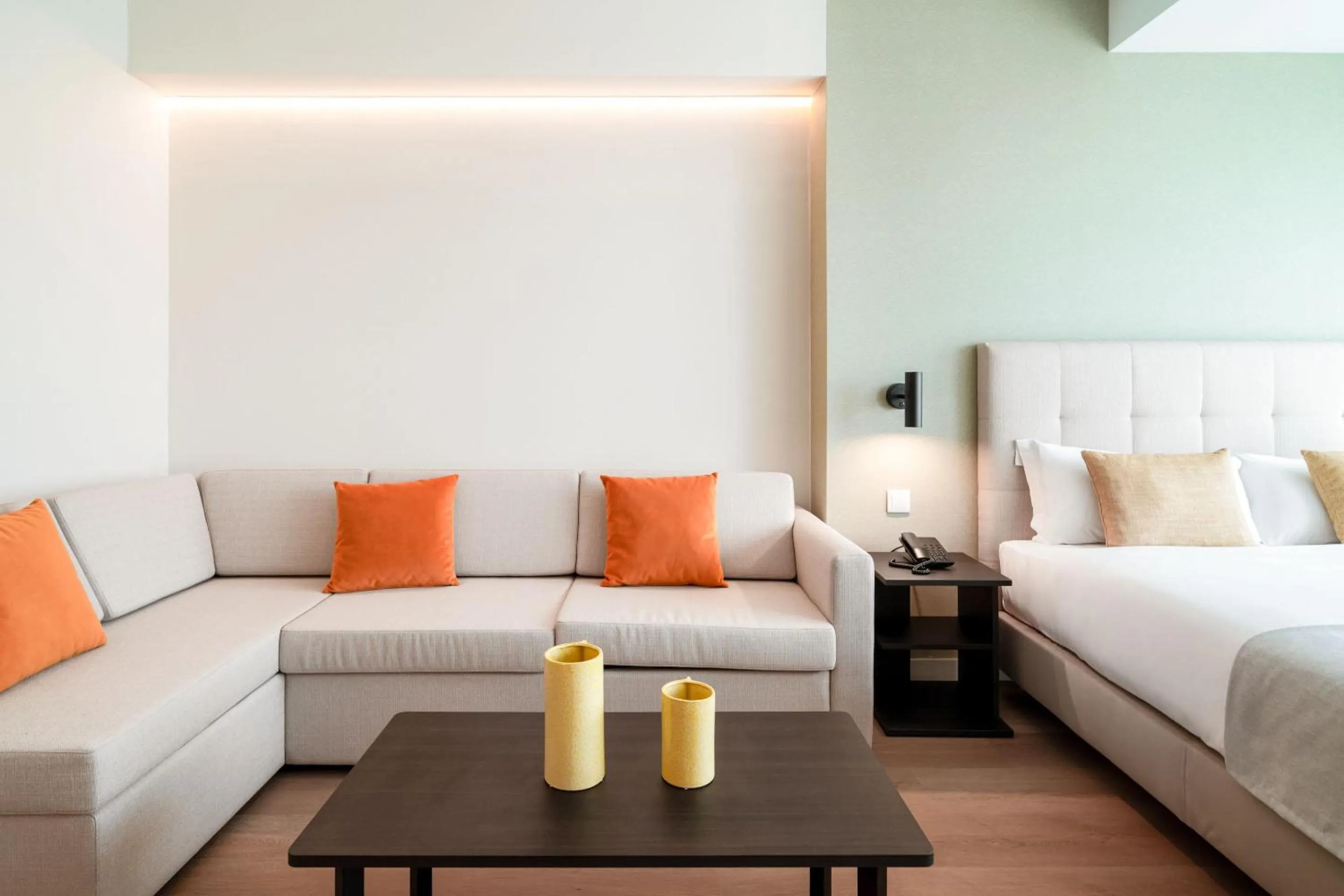 Living room, Bed in Limehome Lisbon Defensores de Chaves